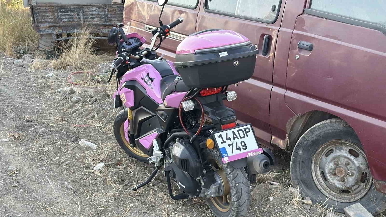 Bolu’da motosikletle otomobil çarpıştı: 2 yaralı