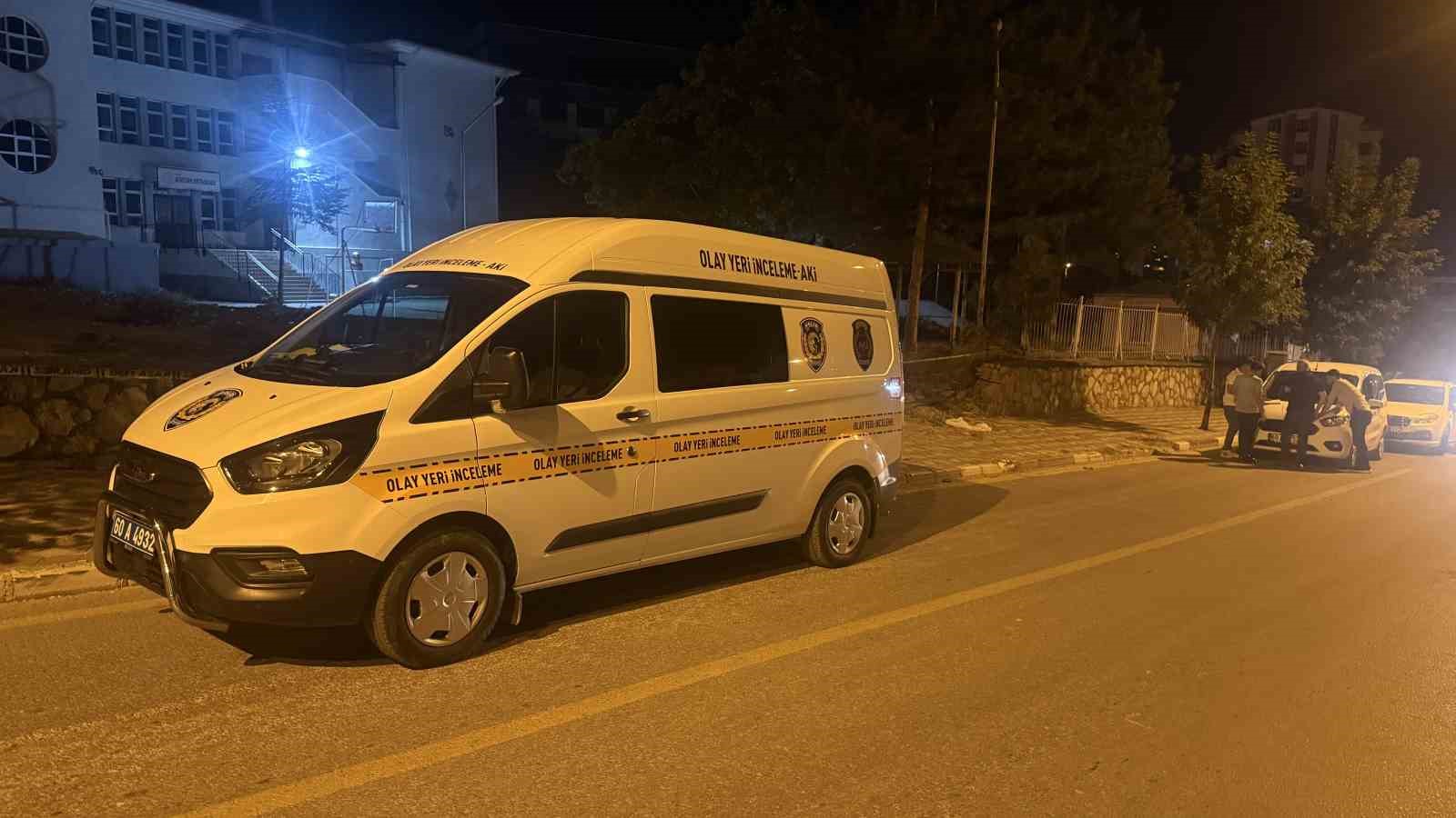 Hırka verme meselesi tartışmaya döndü: Arkadaşını 3 yerinden bıçakladı