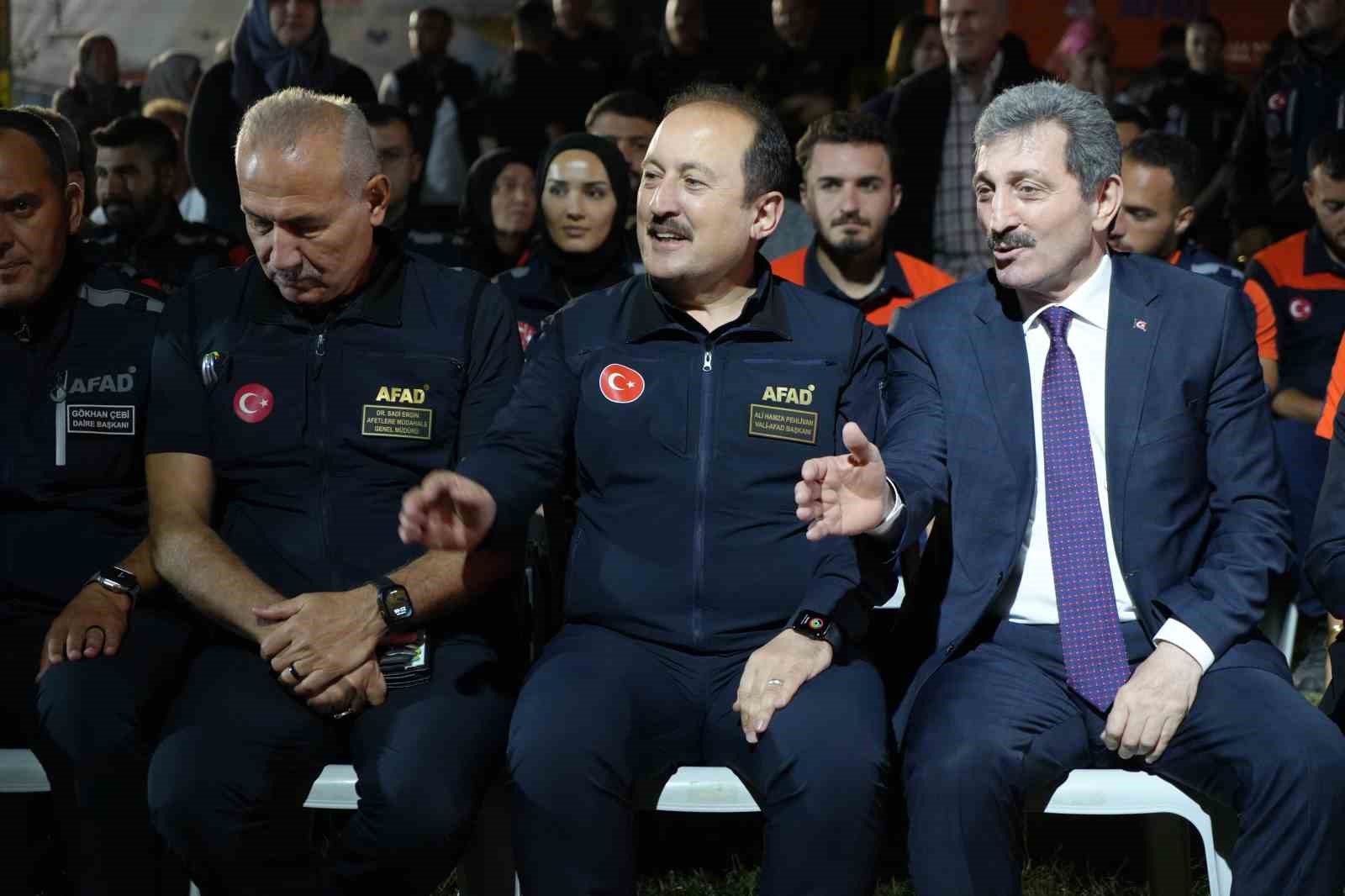 Samsun’da AFAD’dan gökyüzünde dron gösterisi