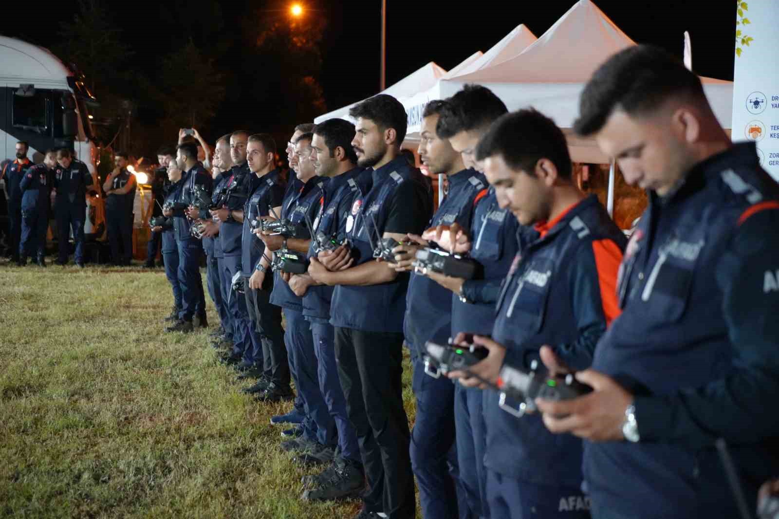 Samsun’da AFAD’dan gökyüzünde dron gösterisi
