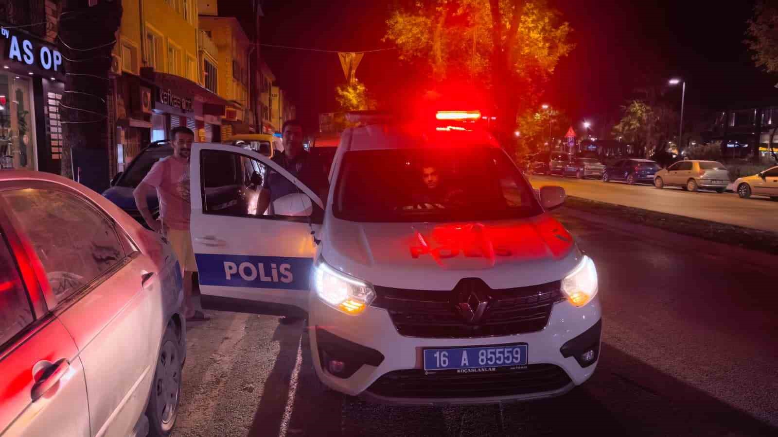 Duyarlı vatandaş, bulduğu 30 bin TL’yi sahibine ulaştırılması için polise teslim etti