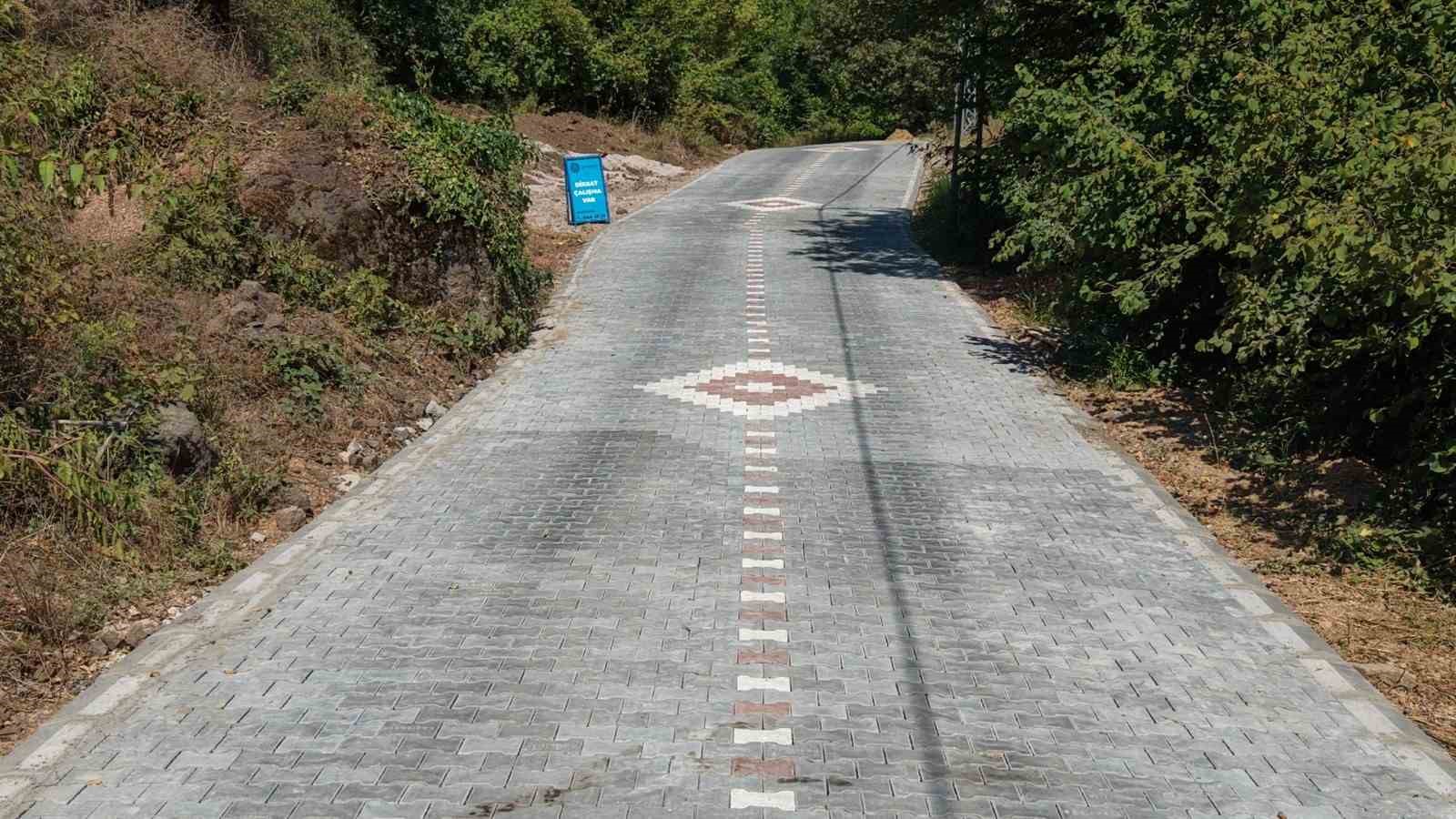 150 yıllık köprünün bağlantı yoluna parke döşendi