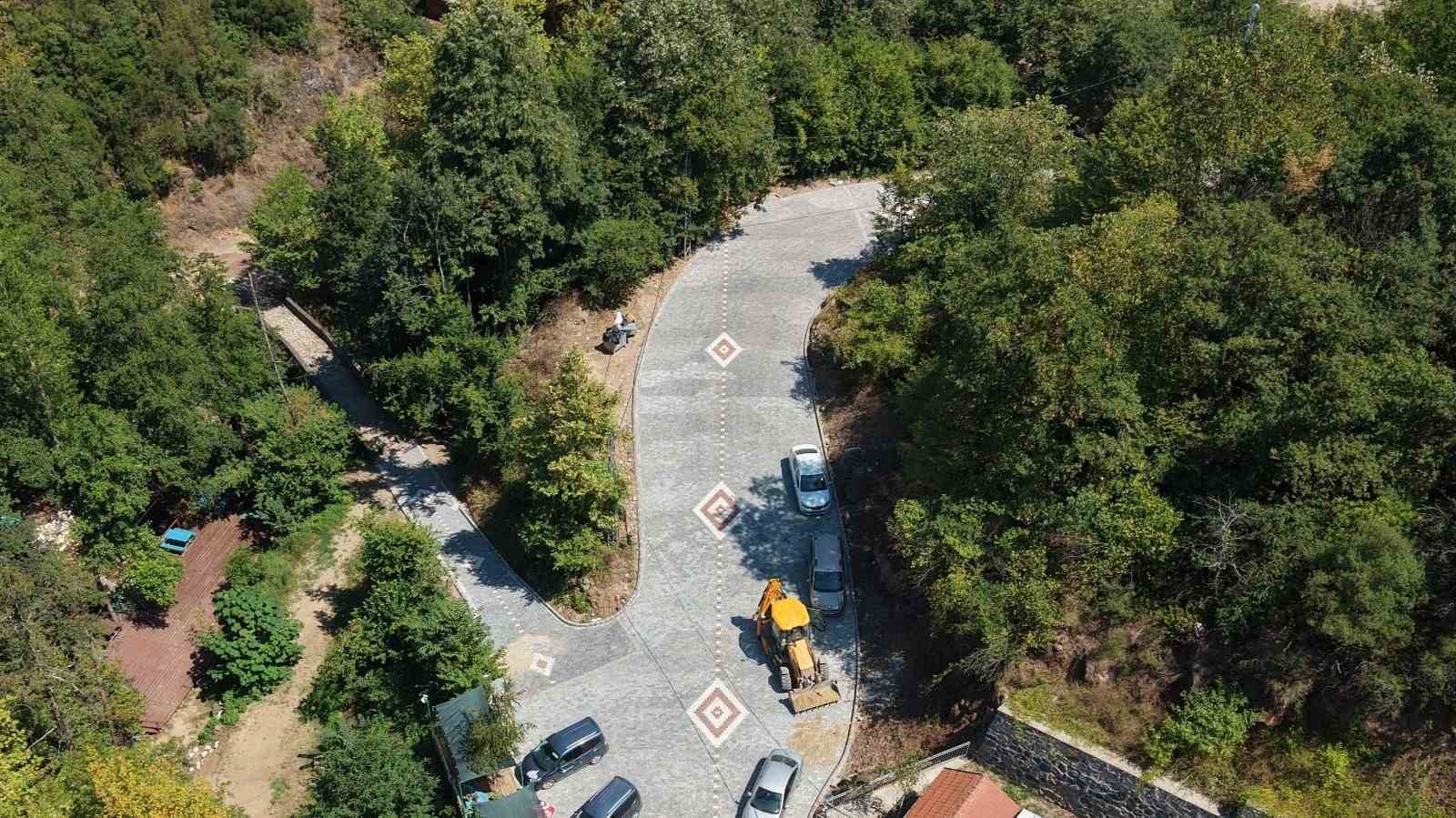 150 yıllık köprünün bağlantı yoluna parke döşendi