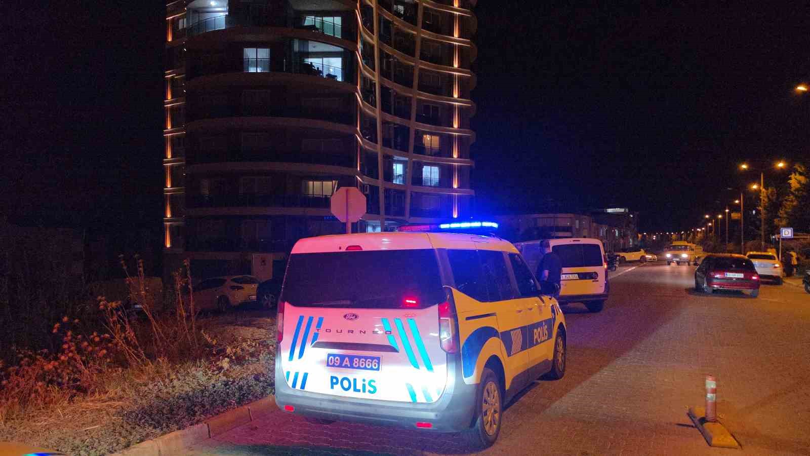 Nazilli’de zincirleme kaza; 4 aracın karıştığı kazada 2 kişi yaralandı