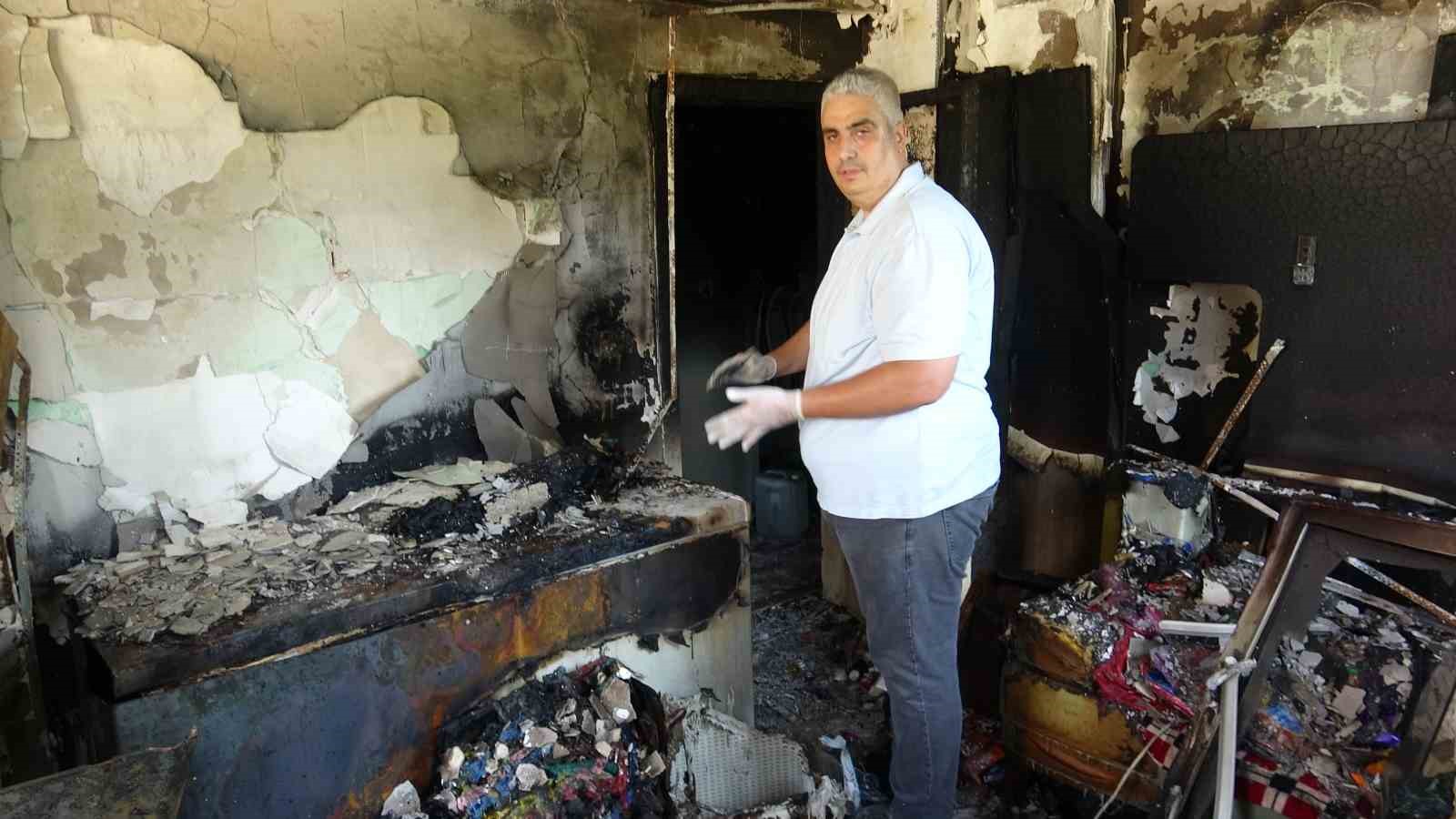 Kameraya yansıyan patlamalarla birlikte alevlere teslim olan evde anne ve oğlu yanarak yaralandı