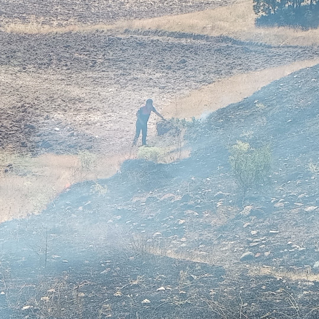 Anız yangınında yaklaşık 25 dönüm arazi küle döndü