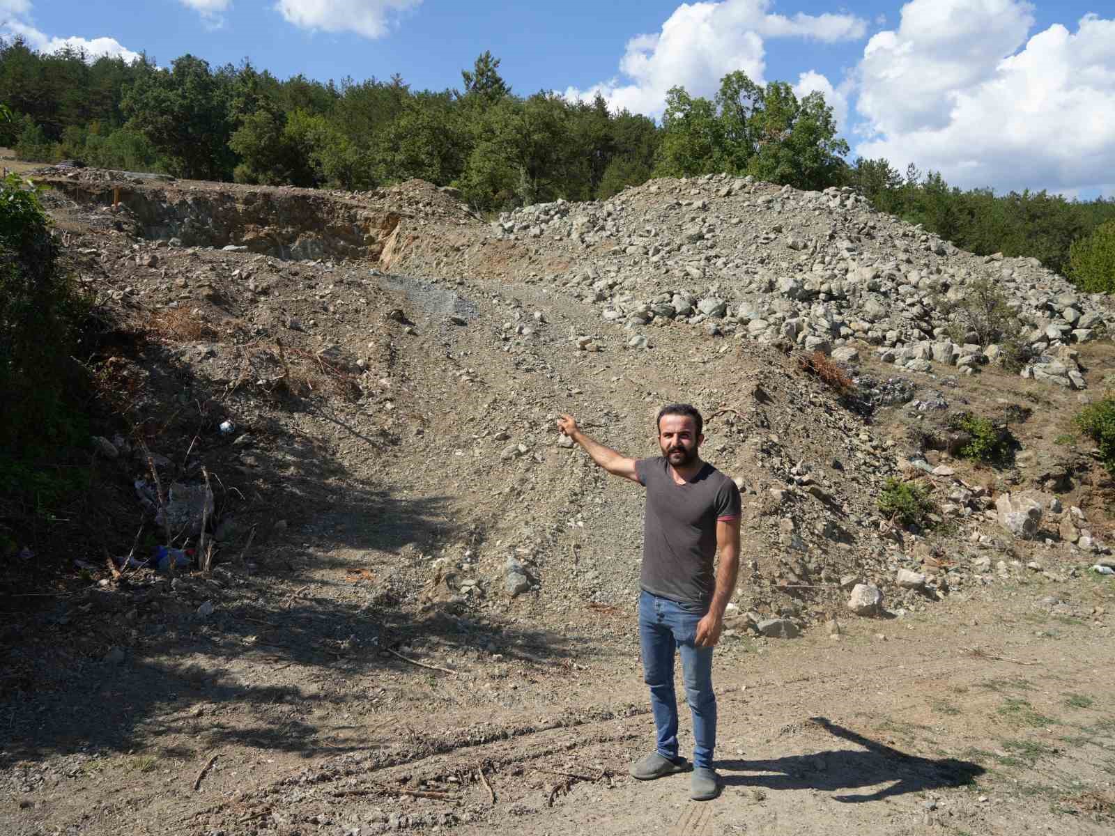 Evleri küle döndü, yardım parasıyla ev yaptırmak isterken konteynere mahkum oldular