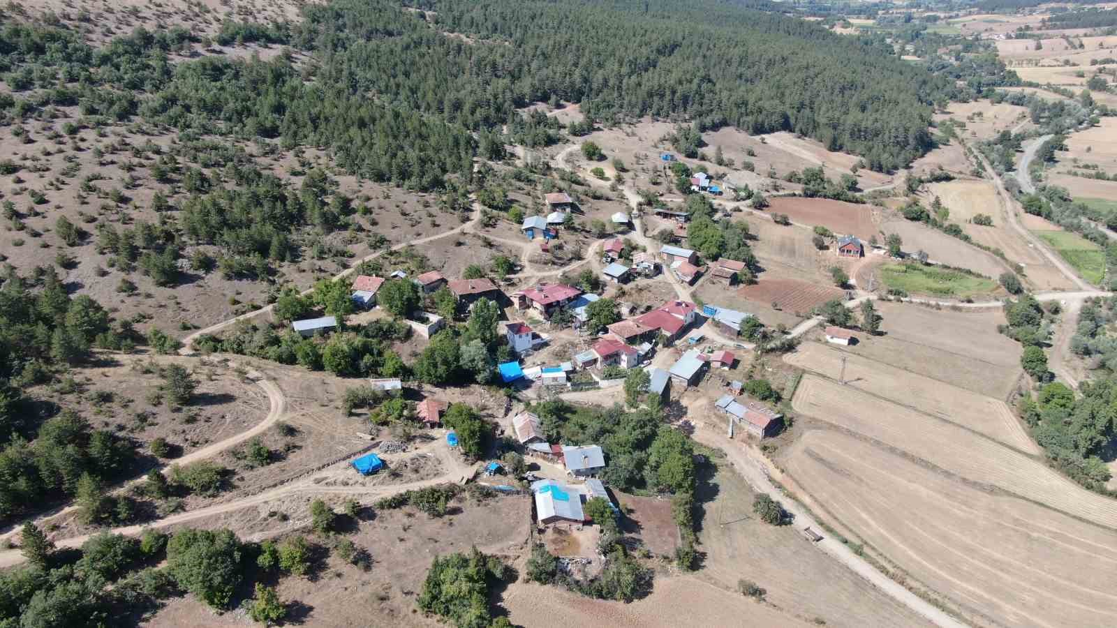 Evleri küle döndü, yardım parasıyla ev yaptırmak isterken konteynere mahkum oldular