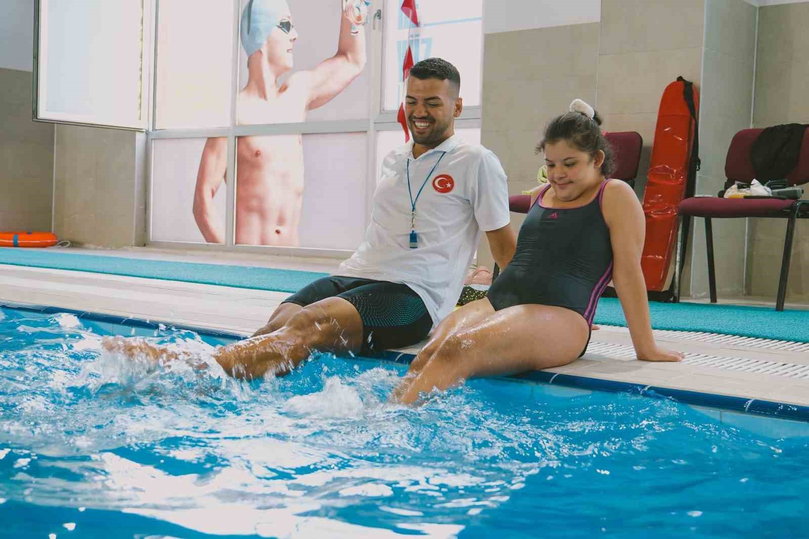 Özel sporcular Pınarbaşı Yüzme Havuzu’nda sporla buluşuyor