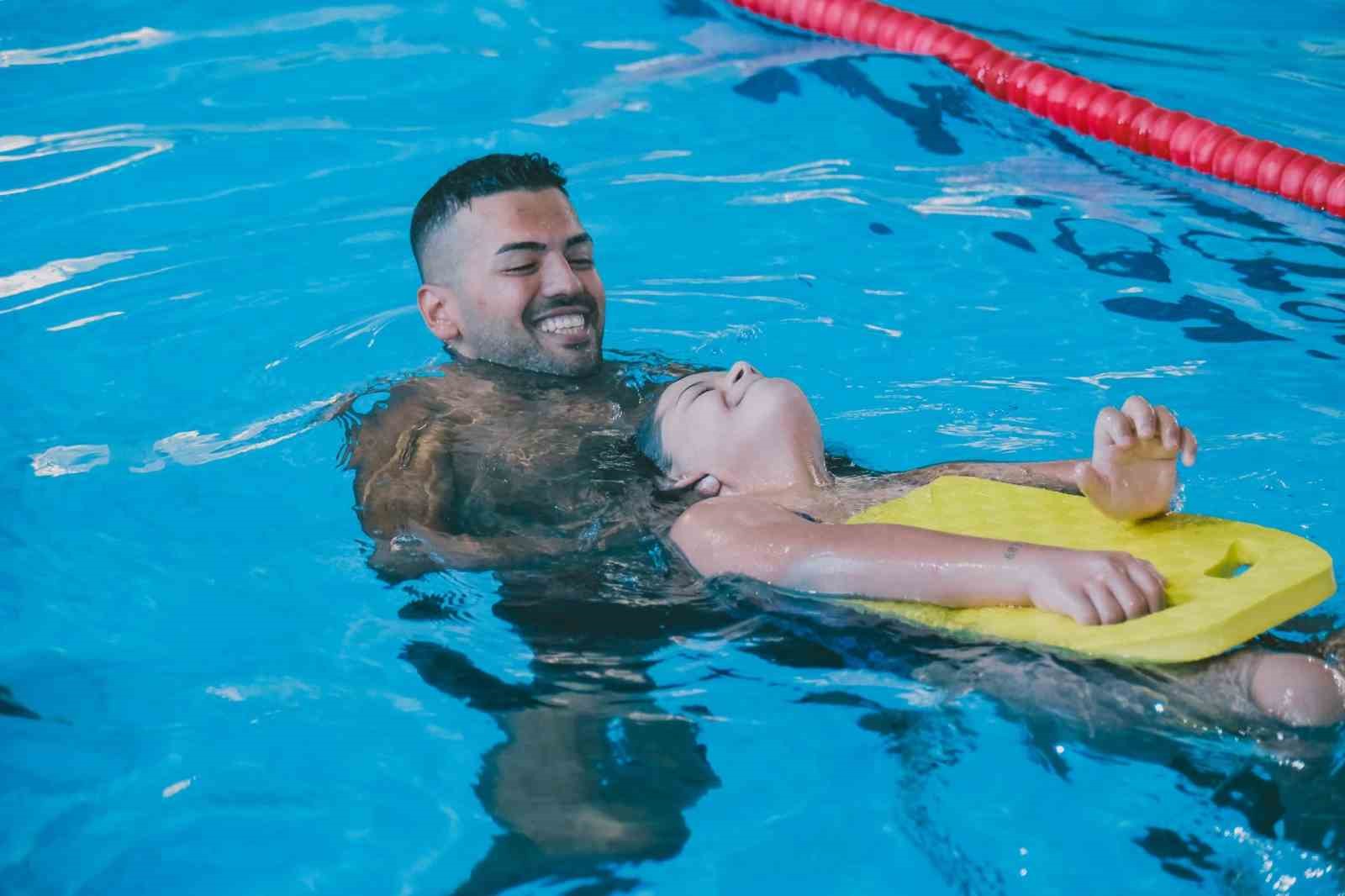 Özel sporcular Pınarbaşı Yüzme Havuzu’nda sporla buluşuyor