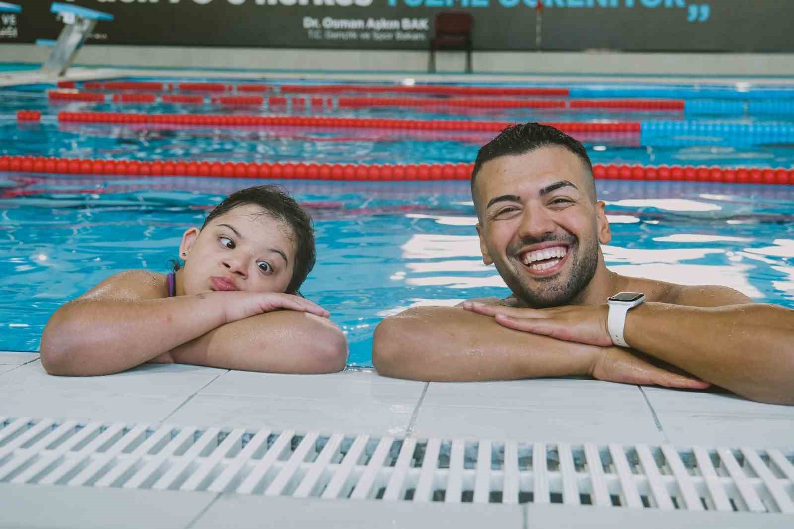 Özel sporcular Pınarbaşı Yüzme Havuzu’nda sporla buluşuyor