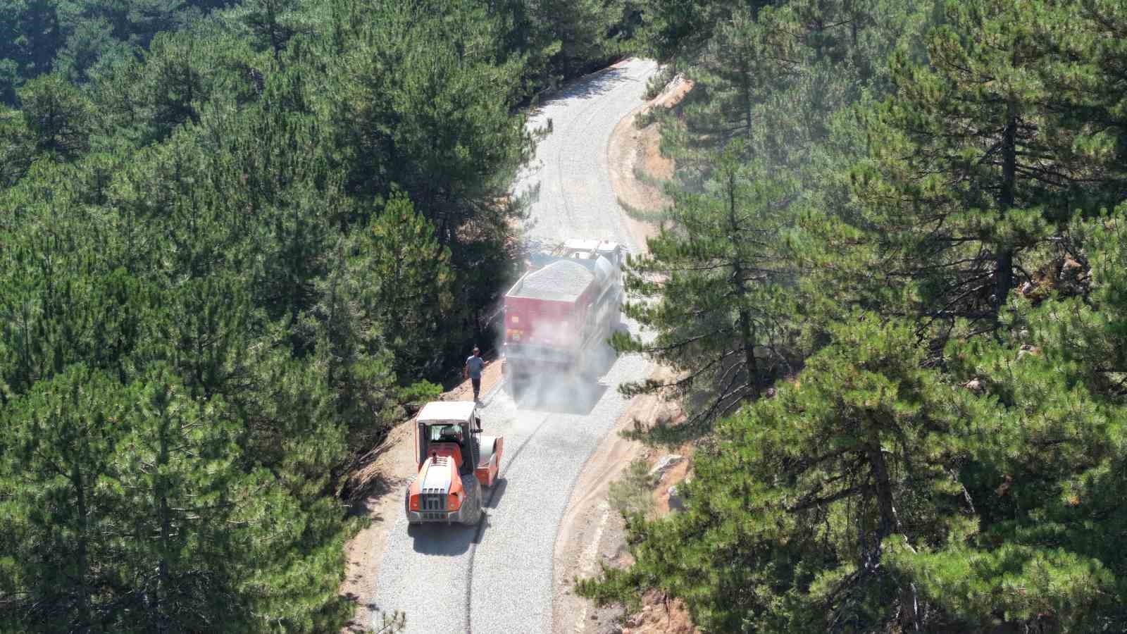Ayvacık Mahallesi yolunda 6 kilometrelik asfalt çalışması