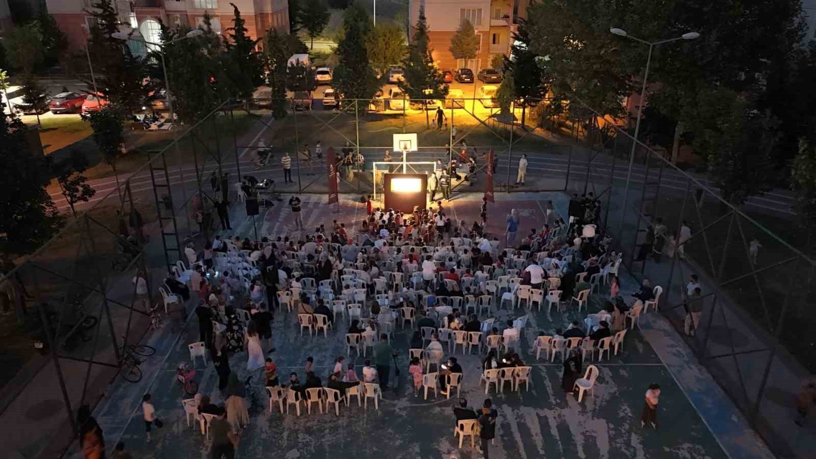 Karagöz’ün Salıncağı ilk gösteriminde çocuklar ve aileler buluştu