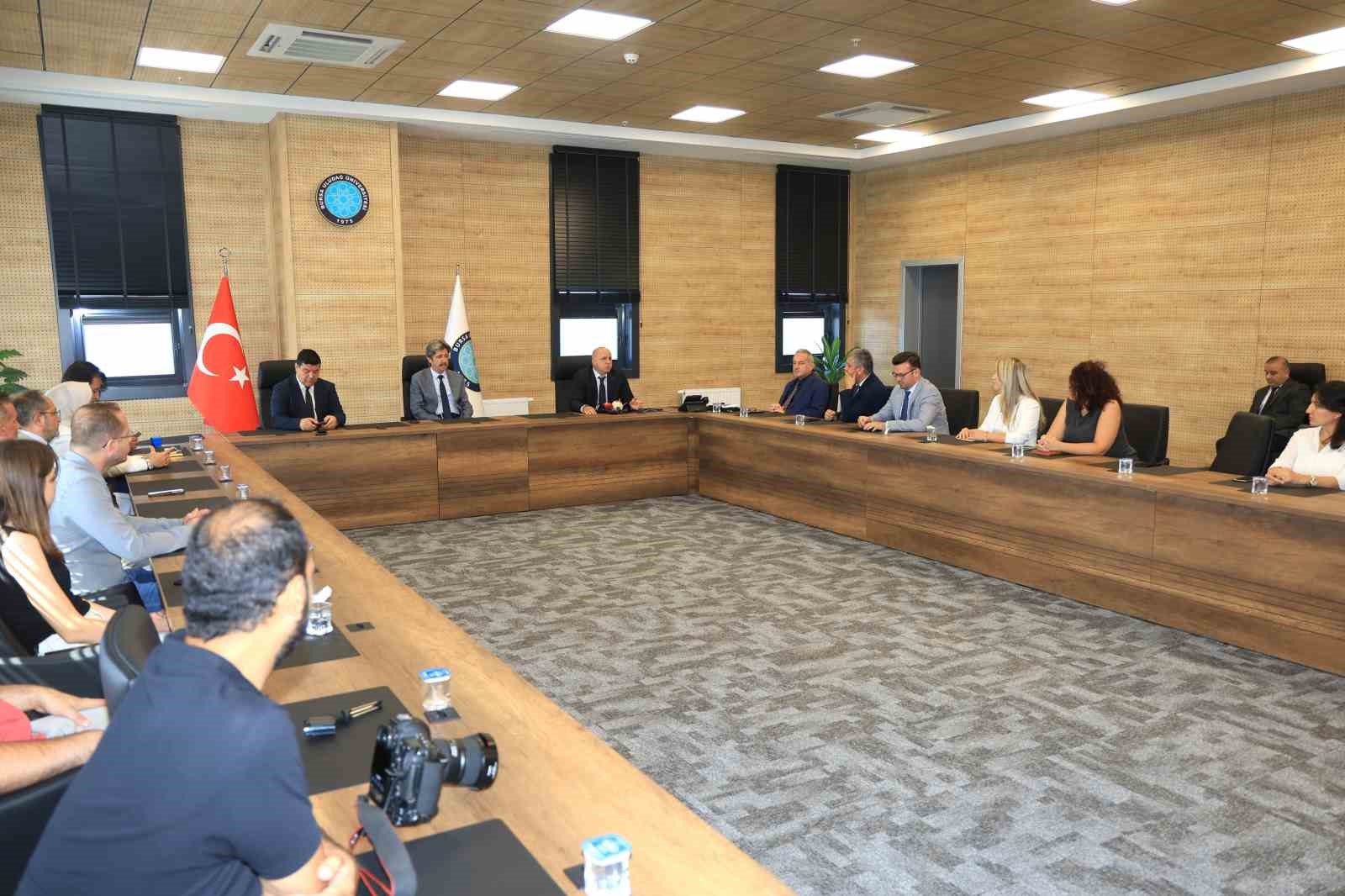 BUÜ’den KKTC üniversitesine akademik destek