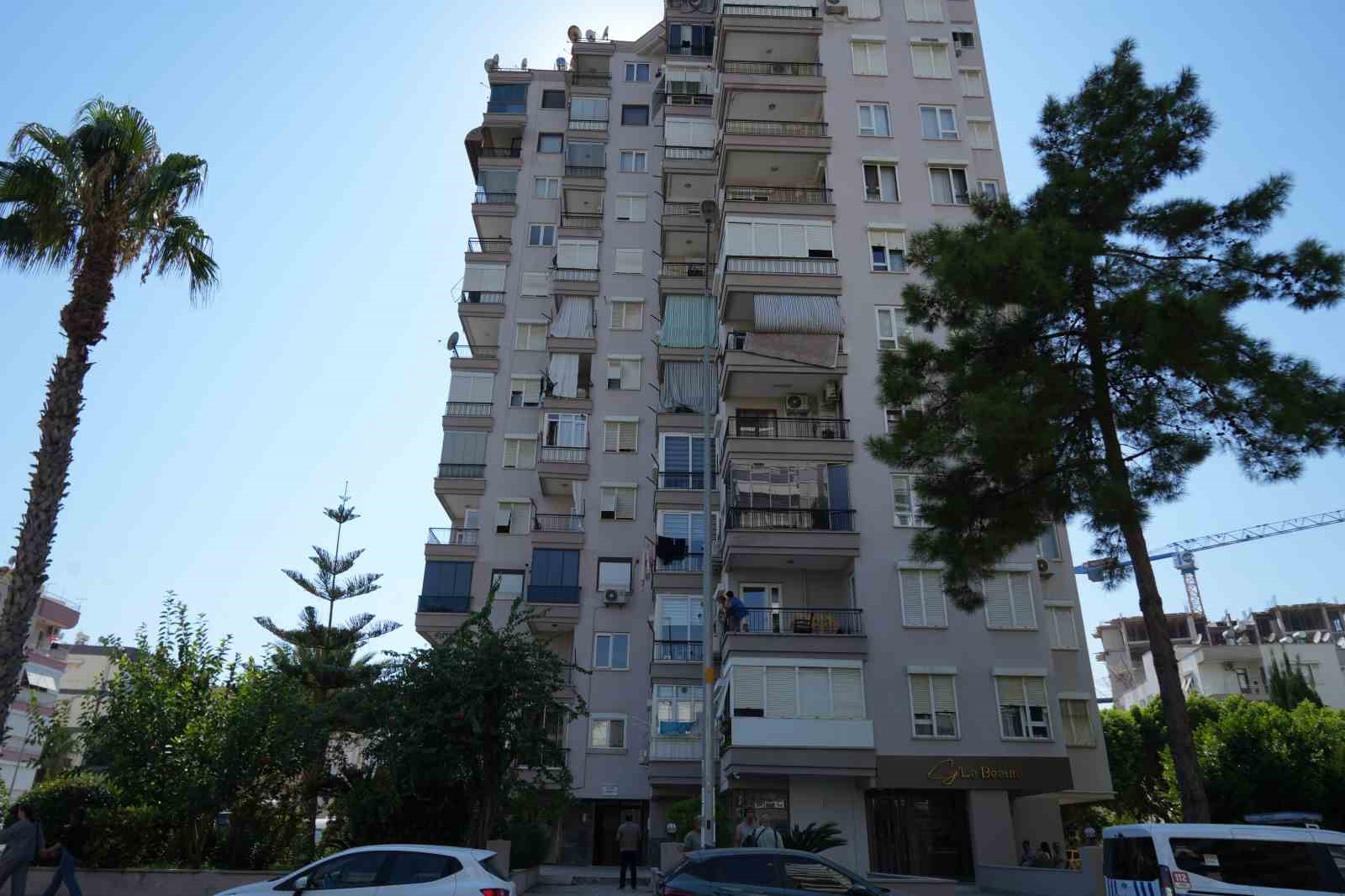 Evde ölü bulunan anne ile kızının cenazeleri Adli Tıp Kurumu morguna gönderildi