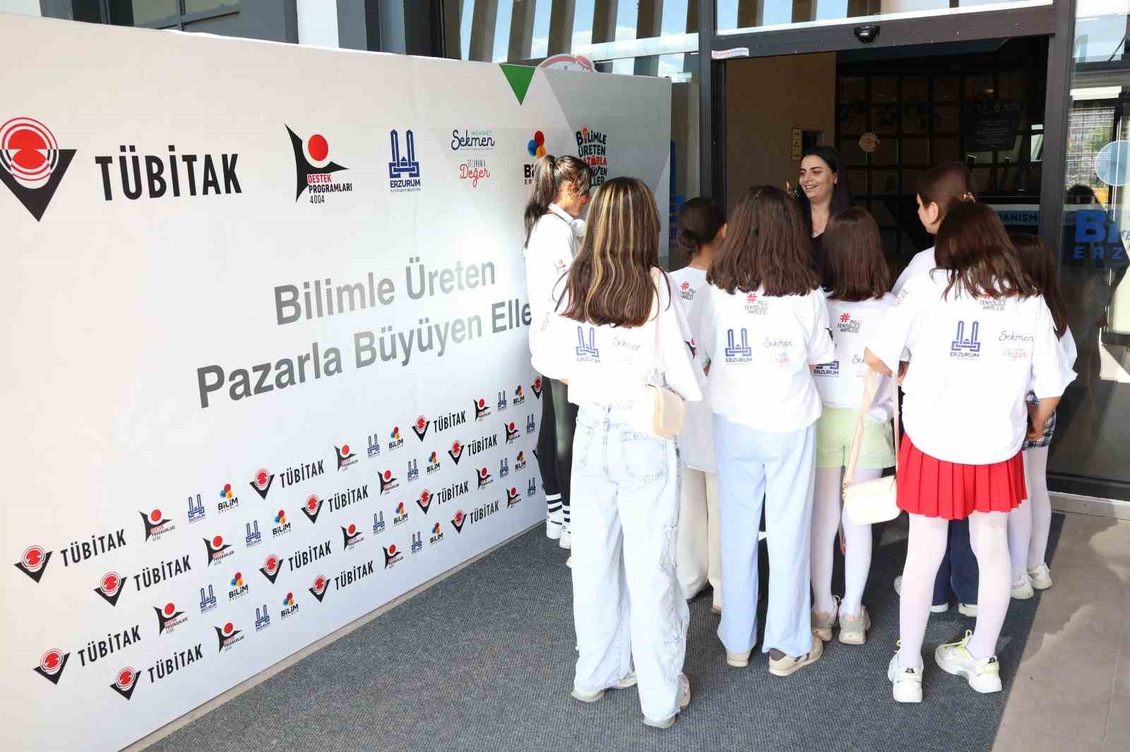 Minik eller önce üretti, ardından hasat etti