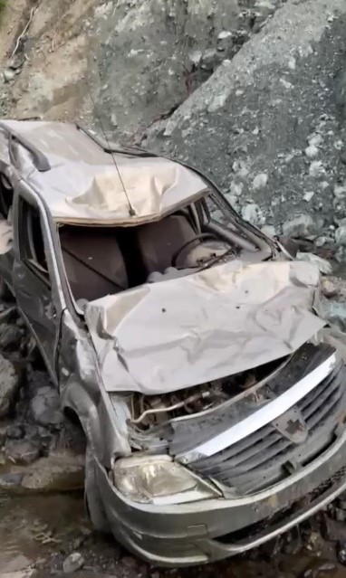 Osmaniye’de otomobil 50 metrelik uçurumdan dereye uçtu: 1 ölü, 1 yaralı
