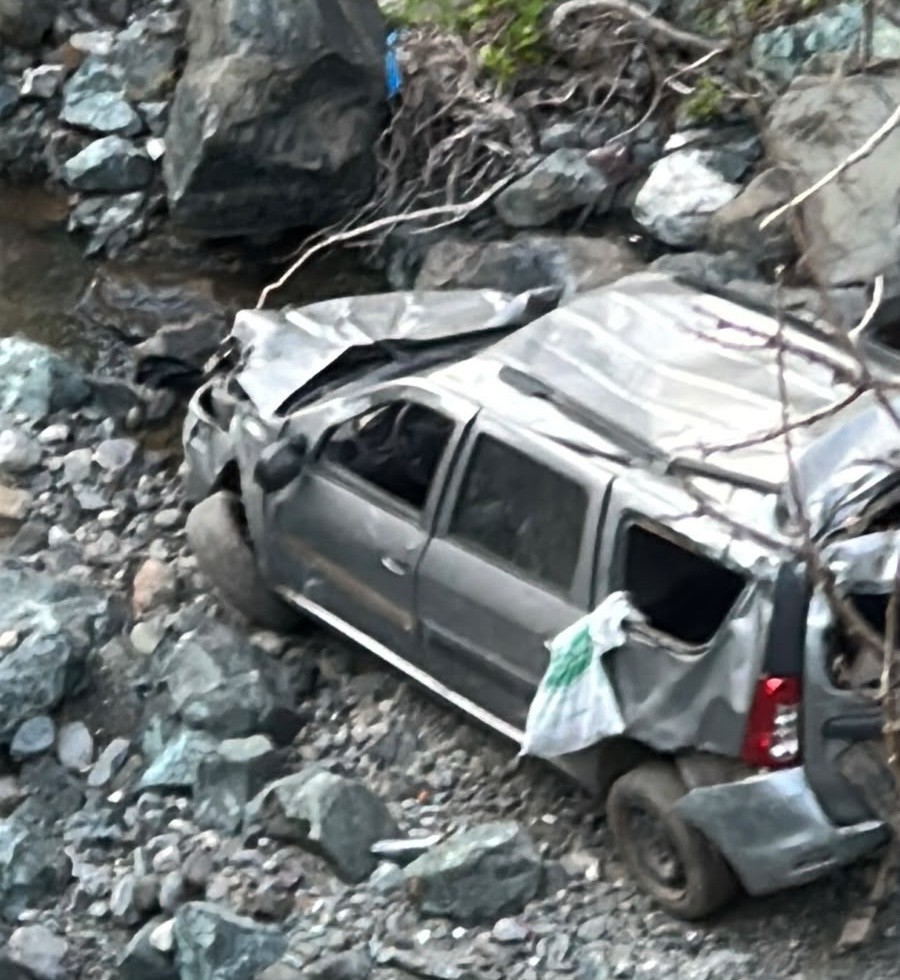 Osmaniye’de otomobil 50 metrelik uçurumdan dereye uçtu: 1 ölü, 1 yaralı