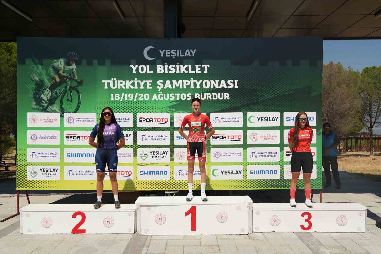 Akhisarlı bisikletçiler Türkiye Şampiyonası’nda kürsüyü doldurdu