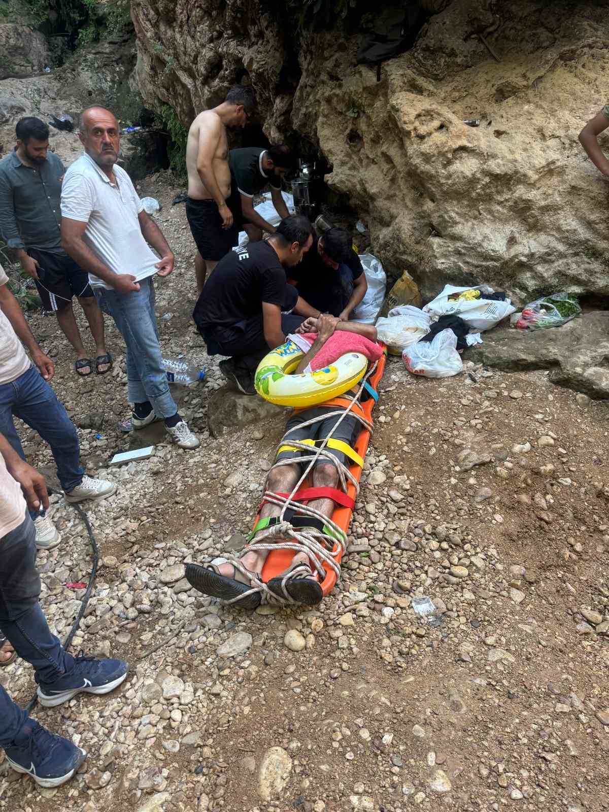Mardin’de kayalıklardan düşen bir kişi yaralandı