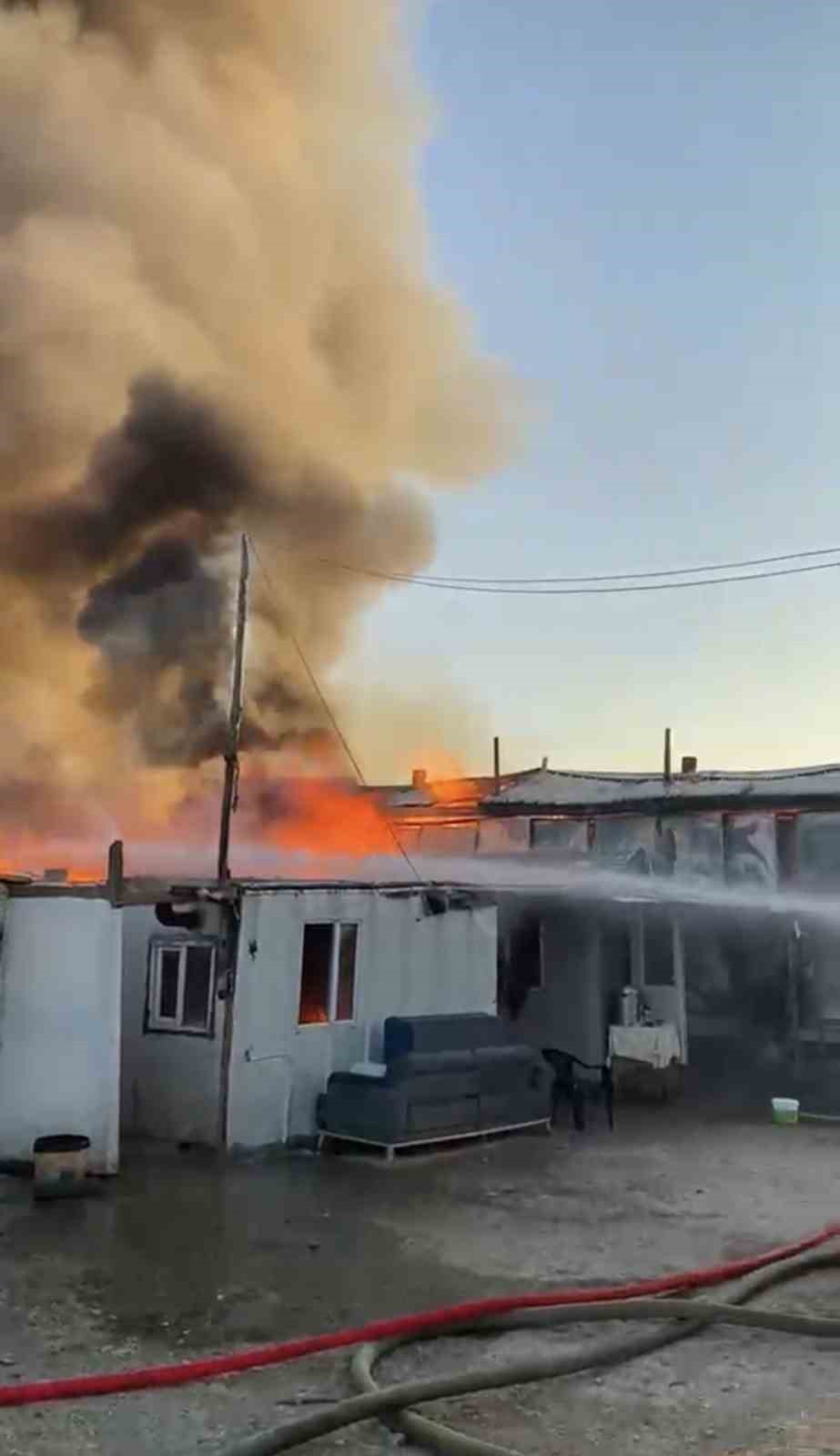 Bursa’da çiftlik alev alev yandı: Olay yeri dron ile görüntülendi