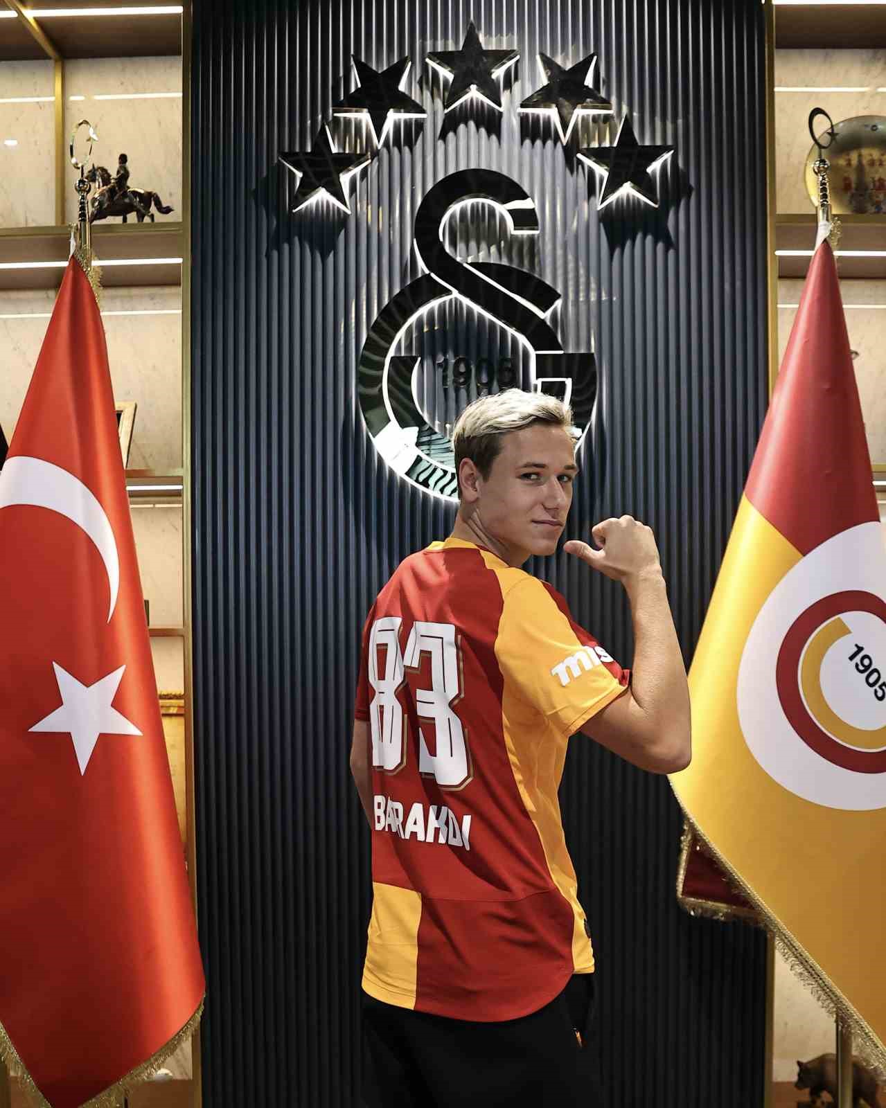 Galatasaray, Aleksey Batrakov ile 5 yıllık sözleşme imzaladı