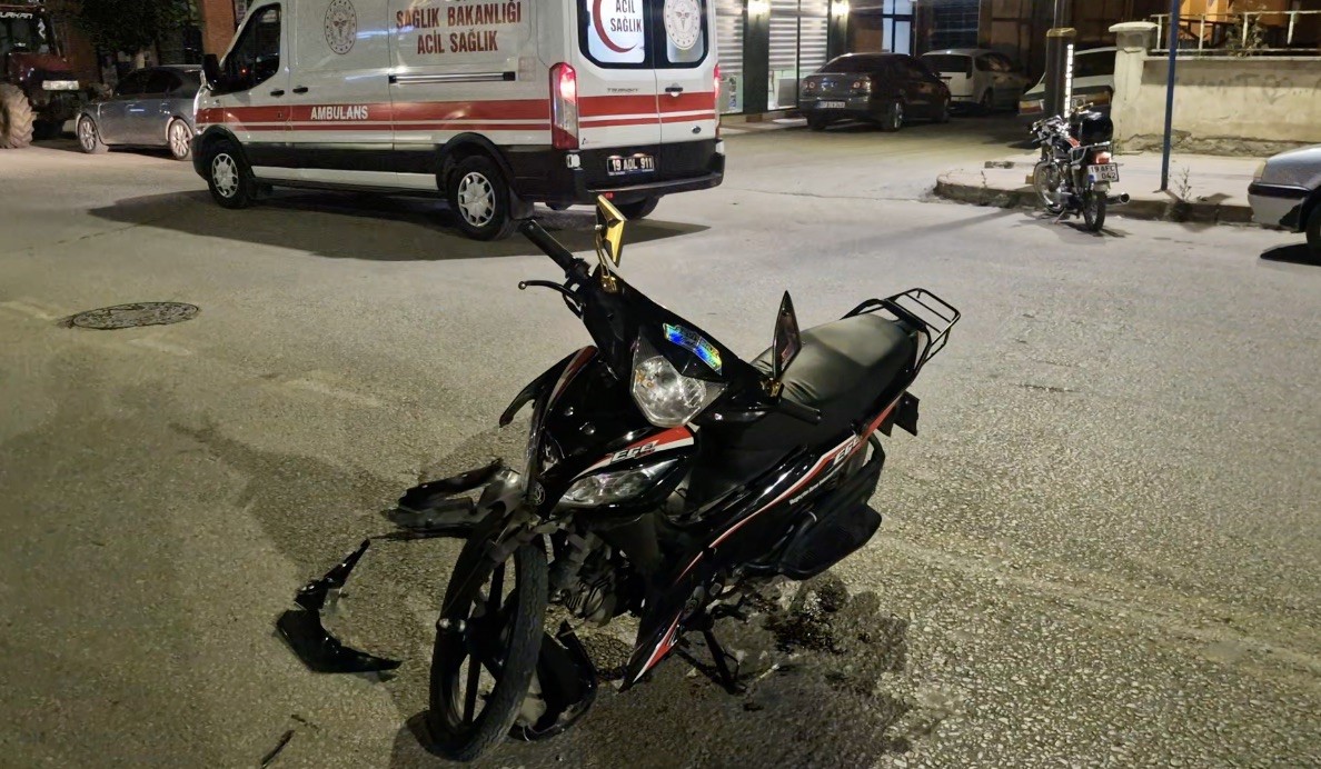 Çorum’da otomobil ile motosiklet çarpıştı: 1 yaralı