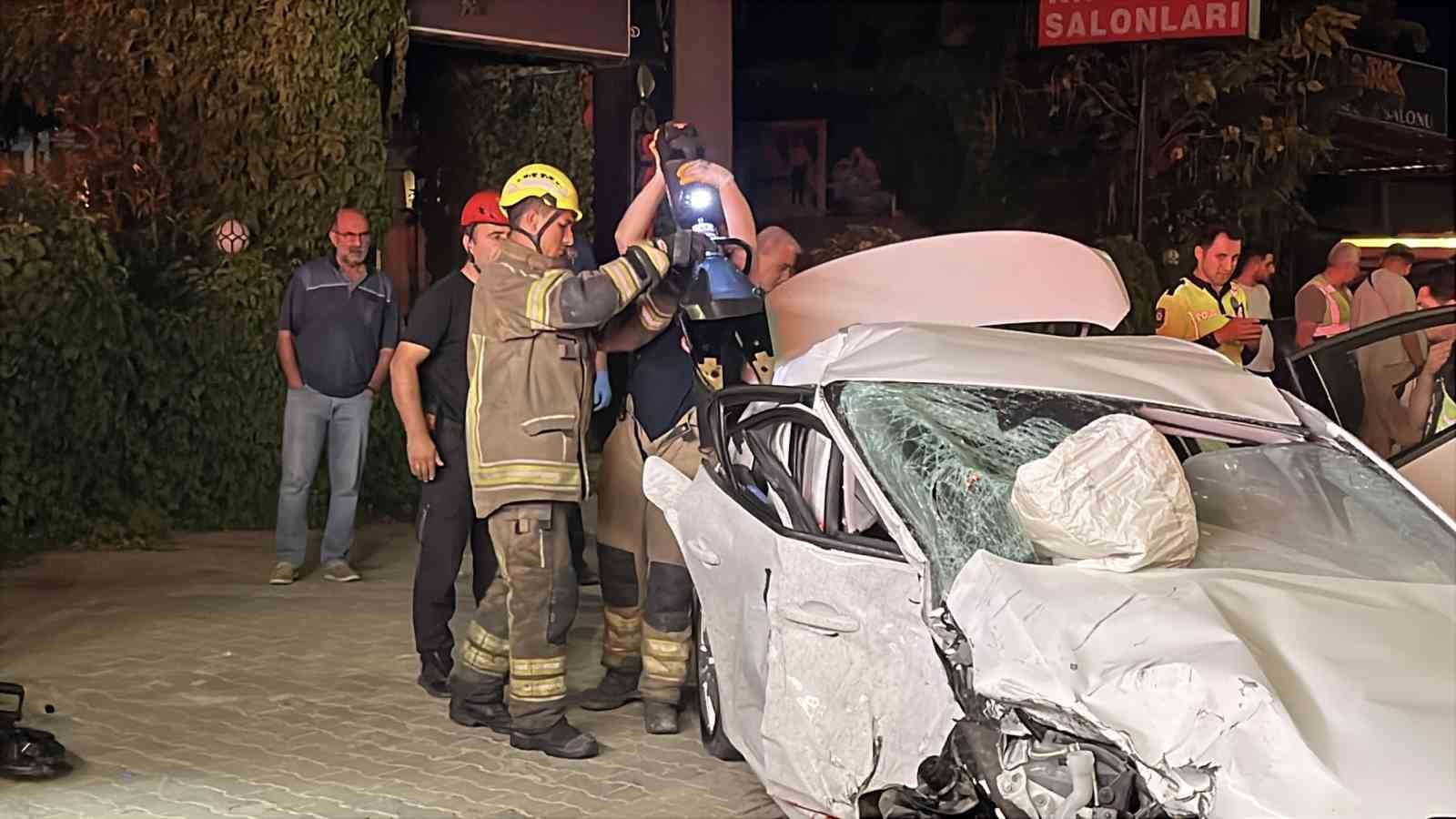 Bursa’da otomobil ile jip çarpıştı: 2 güvenlik görevlisi hayatını kaybetti
