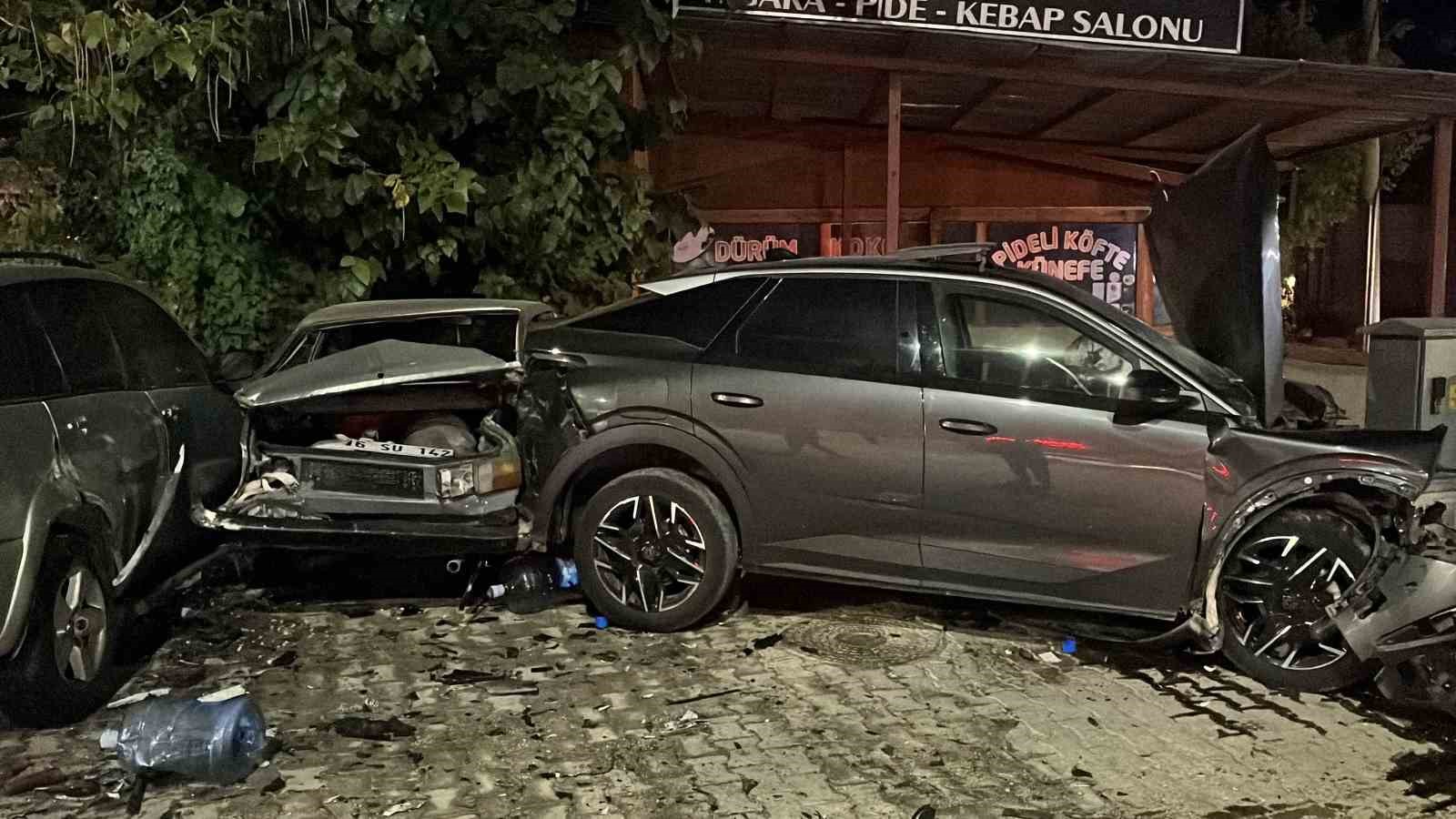 Bursa’da otomobil ile jip çarpıştı: 2 güvenlik görevlisi hayatını kaybetti