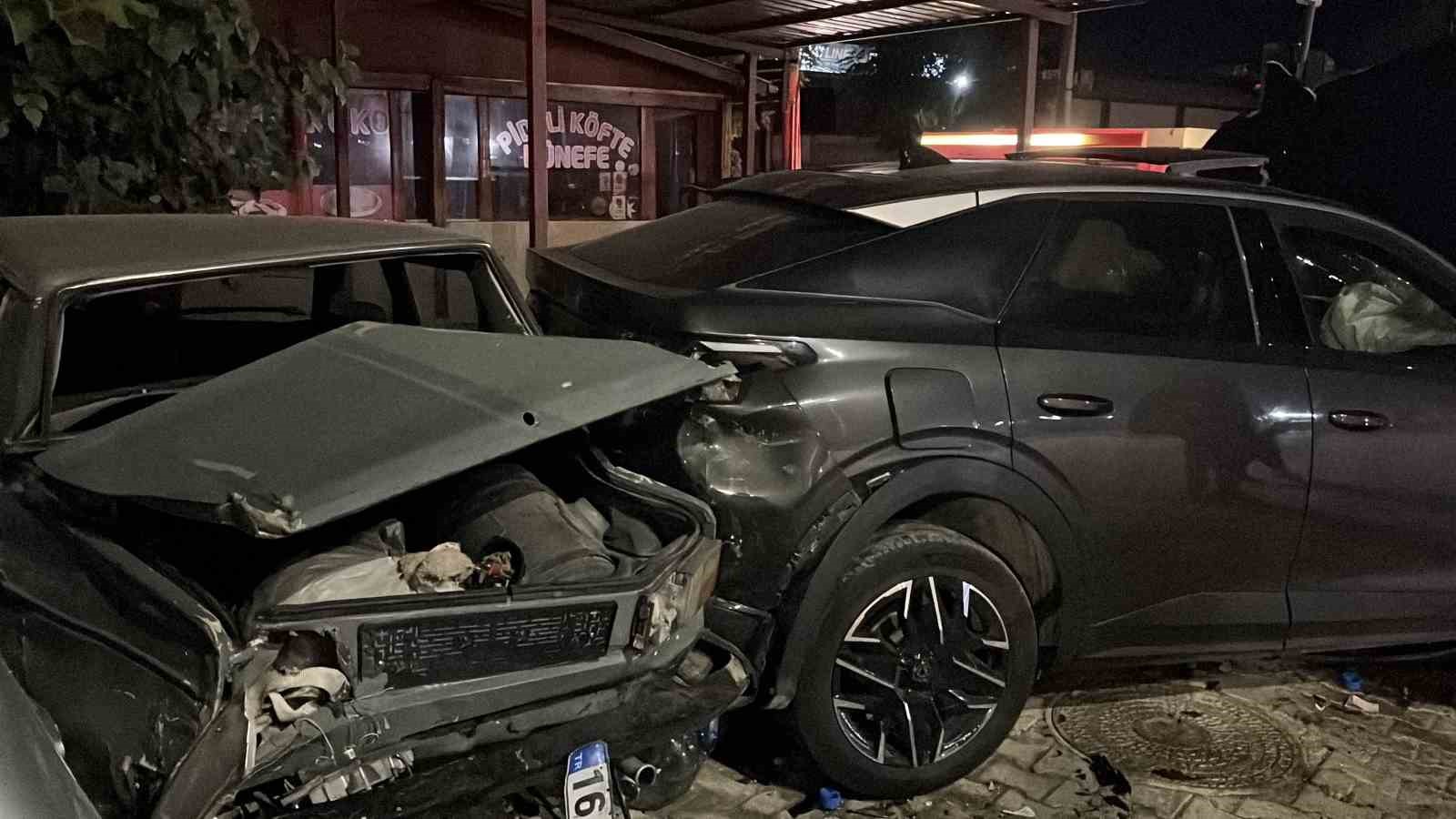 Bursa’da otomobil ile jip çarpıştı: 2 güvenlik görevlisi hayatını kaybetti