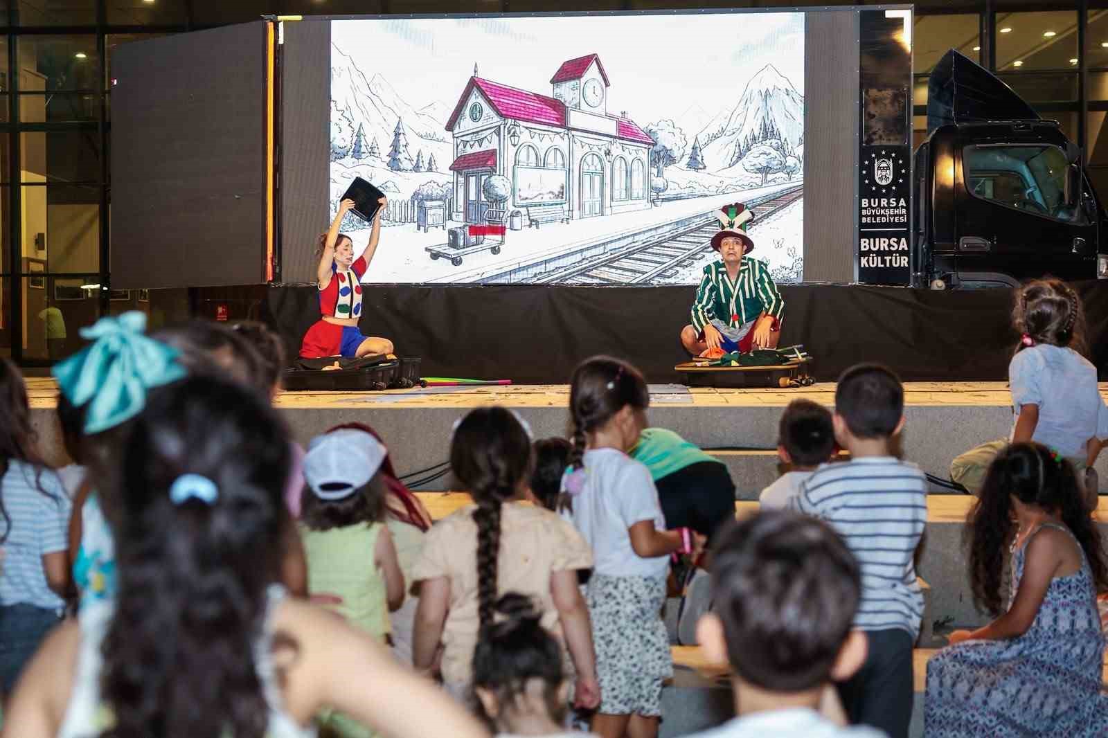 Büyükşehir’den miniklere ’İki bavul dolusu’ eğlence