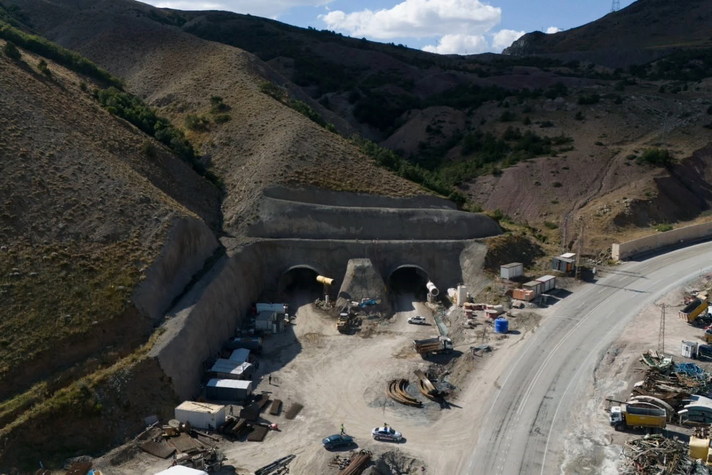 Çirişli Tüneli’nde kazı ve destek çalışmalarında yüzde 60, nihai beton çalışmalarında ise yüzde 49 seviyesine ulaşıldı