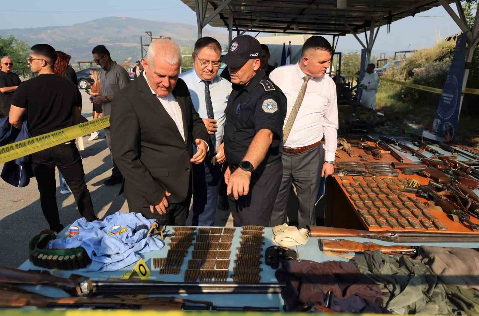 Kosova’da toplu mezarların yakınında çok sayıda silah ve mühimmat bulundu