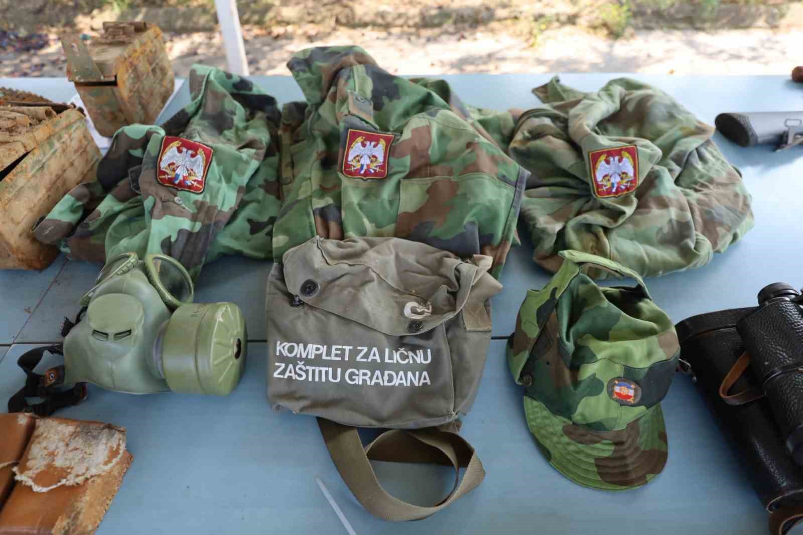 Kosova’da toplu mezarların yakınında çok sayıda silah ve mühimmat bulundu