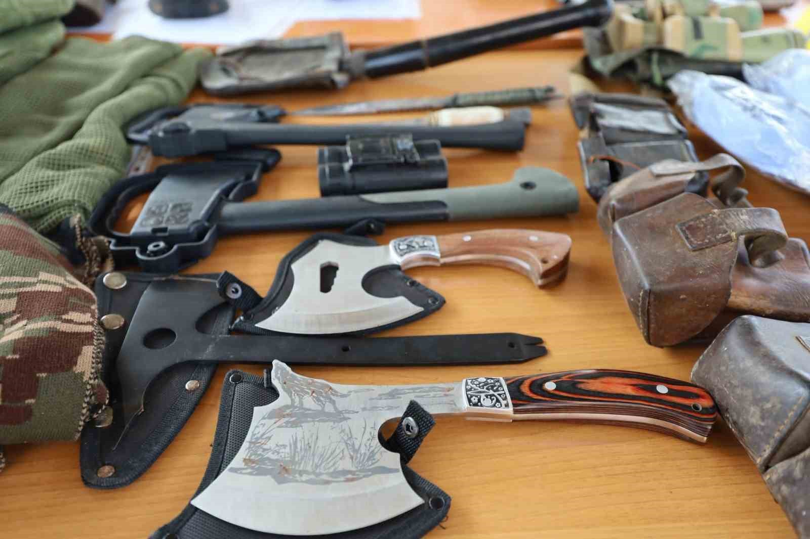 Kosova’da toplu mezarların yakınında çok sayıda silah ve mühimmat bulundu
