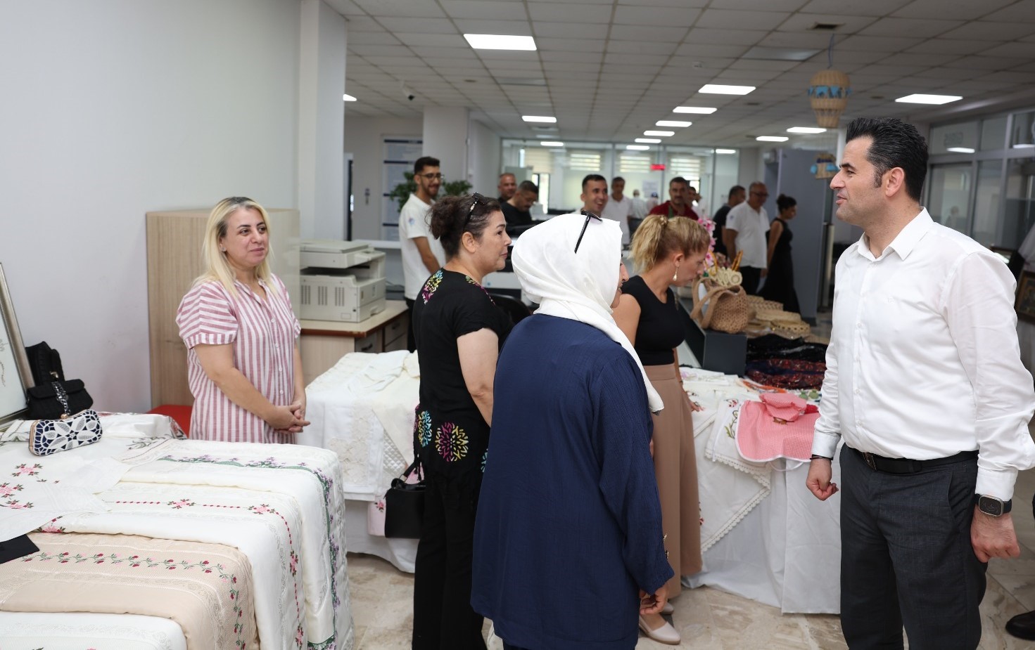 Akdeniz’de ’Emekten Sahneye’ yılsonu sergisi