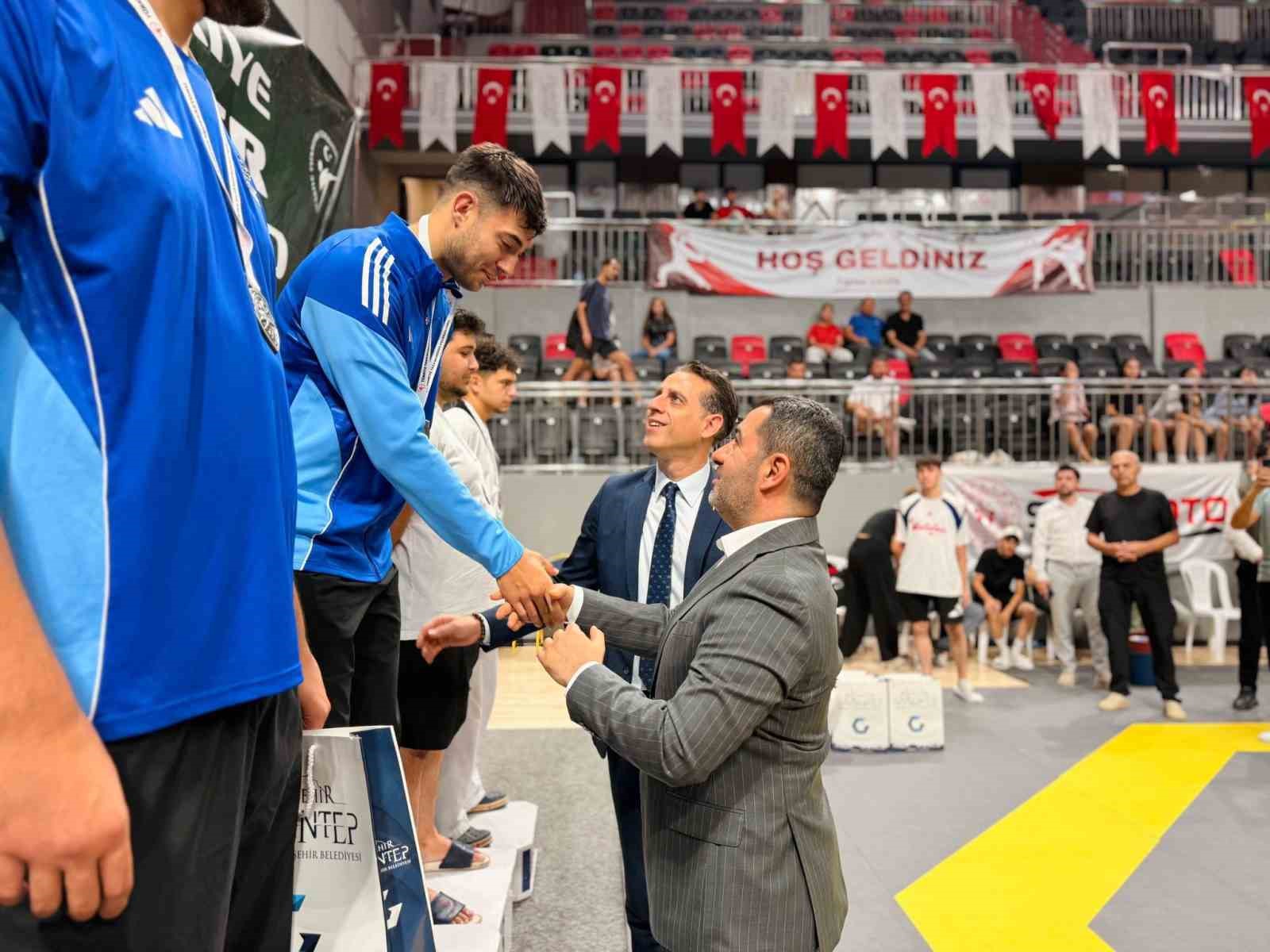 Bozgeyik, sporun ve eğitimin şehri Gaziantep için saha temasları aralıksız sürüyor