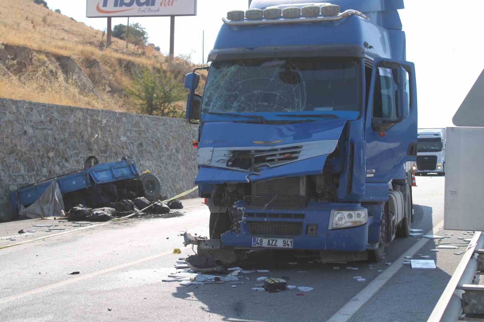 Aydın’da traktör tırla çarpıştı: 1 ölü, 2 yaralı