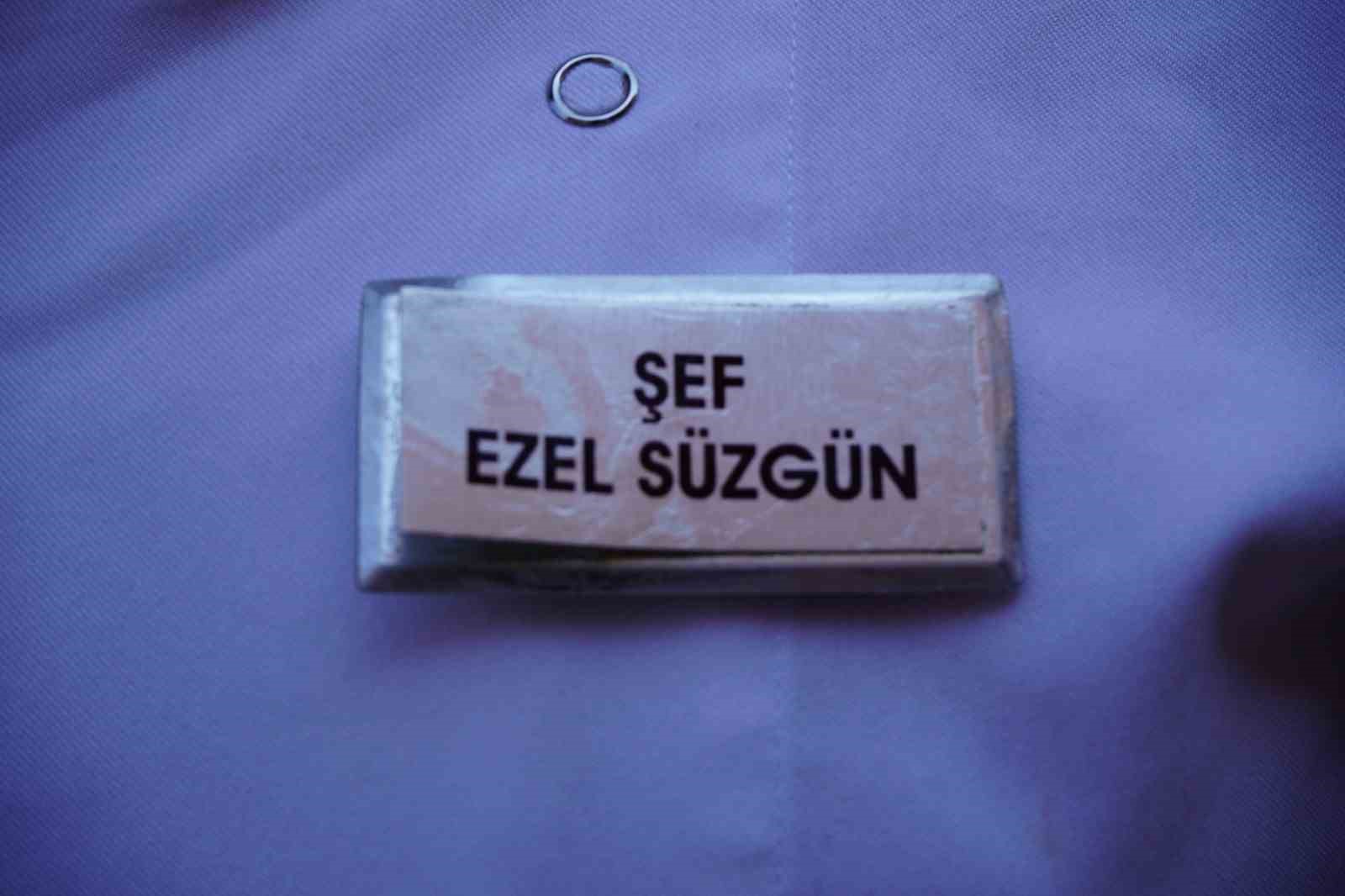 Yaz tatilinde evde oturmak yerine mutfağa girdi, 14 yaşında şef oldu