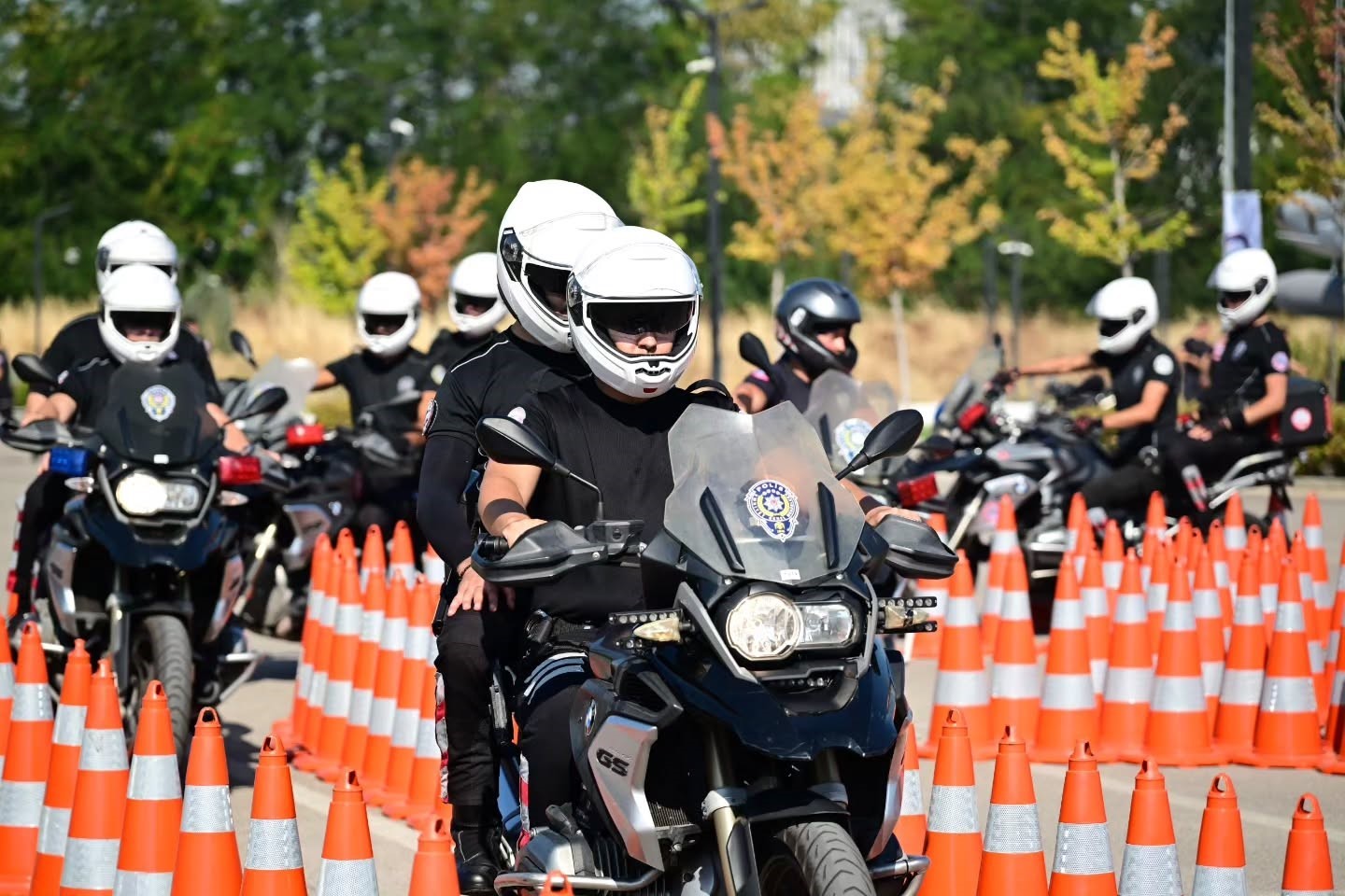 Bursa’da yunus polisleri temel eğitim kursunu tamamladı