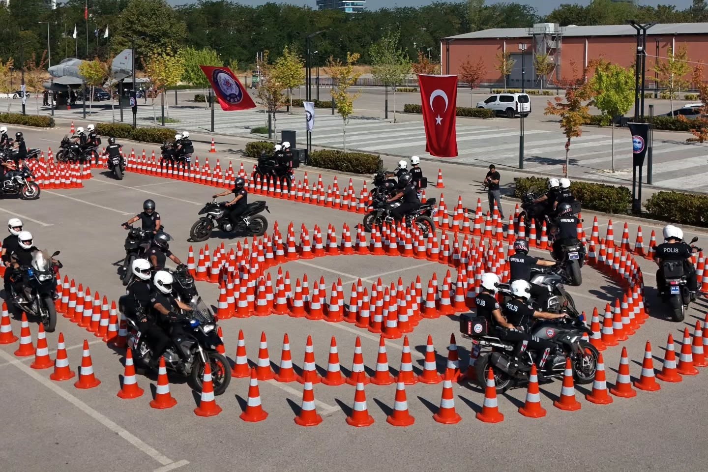 Bursa’da yunus polisleri temel eğitim kursunu tamamladı