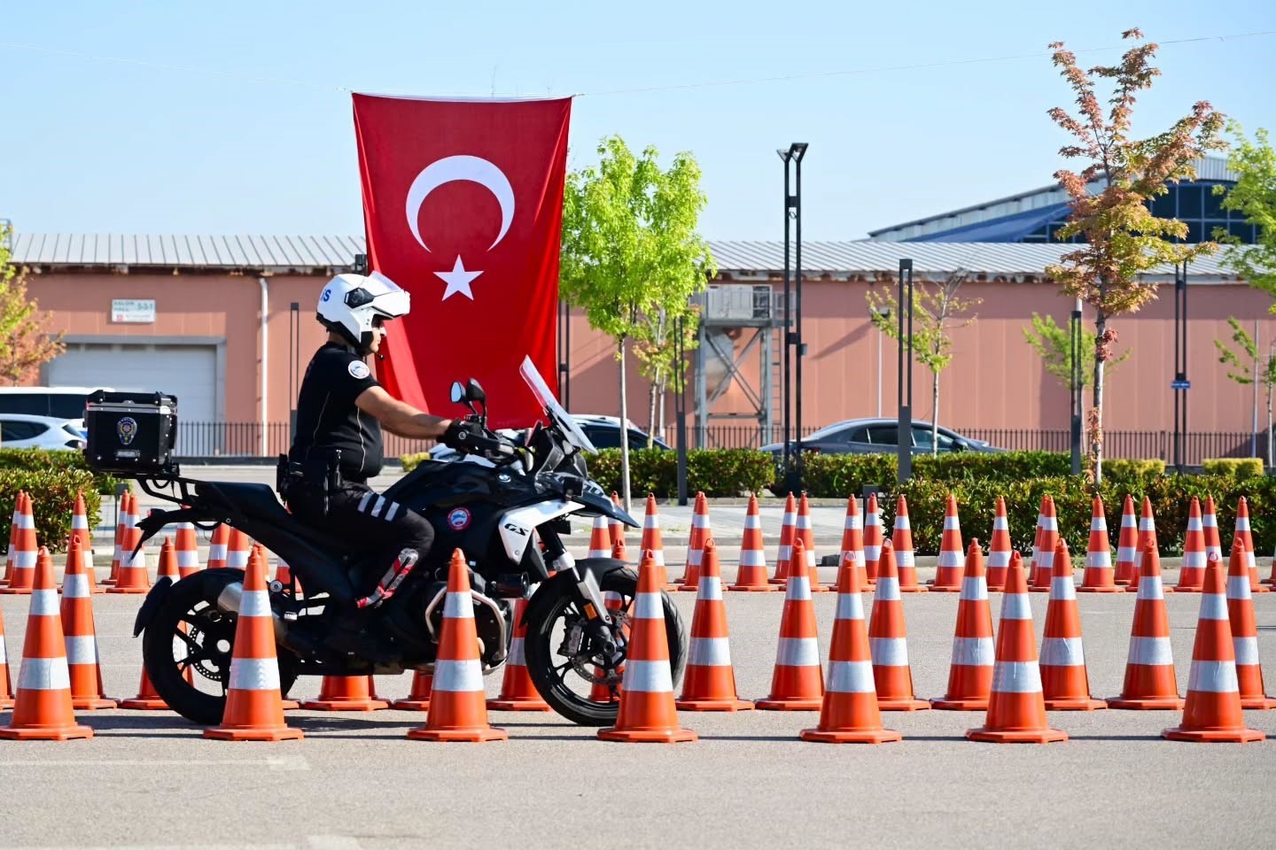 Bursa’da yunus polisleri temel eğitim kursunu tamamladı