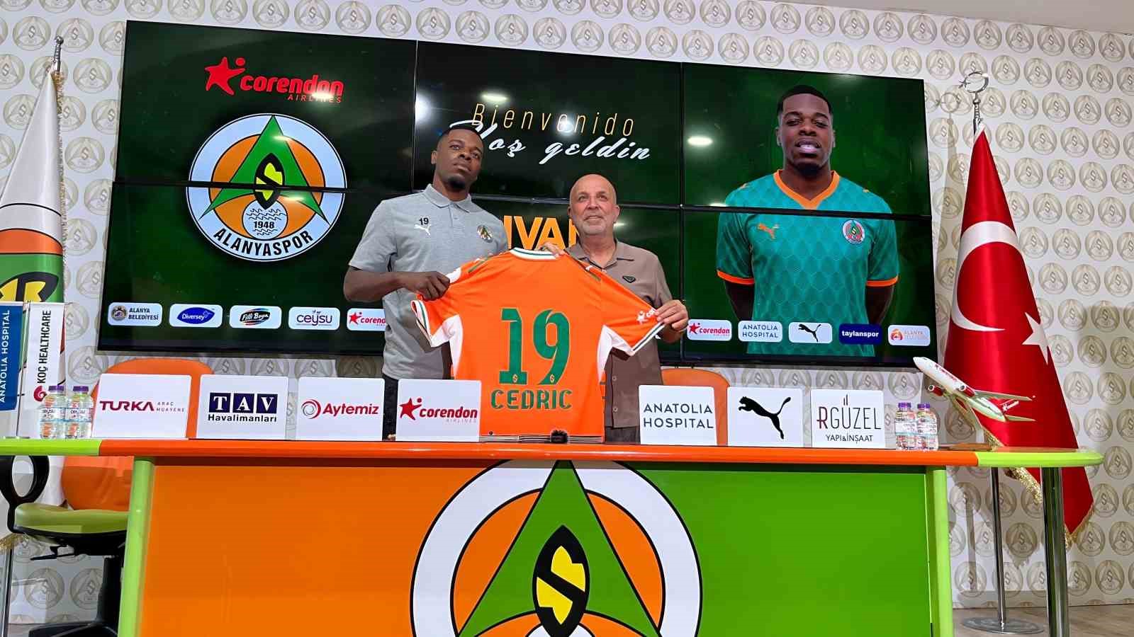 Corendon Alanyaspor, Ivan Cedric’i kadrosuna kattı