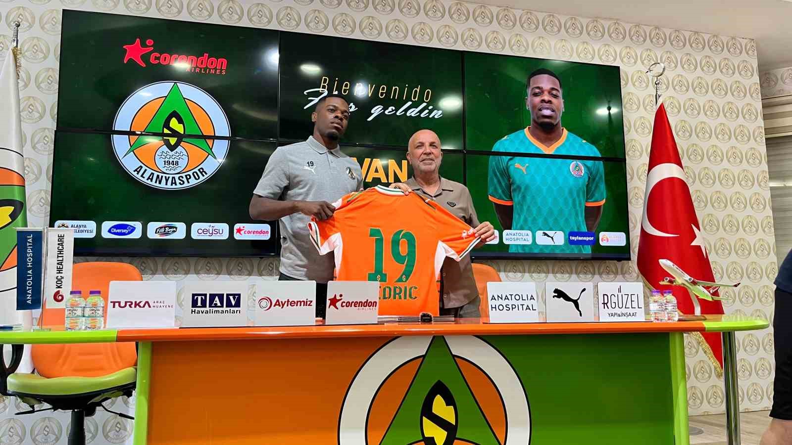 Corendon Alanyaspor, Ivan Cedric’i kadrosuna kattı