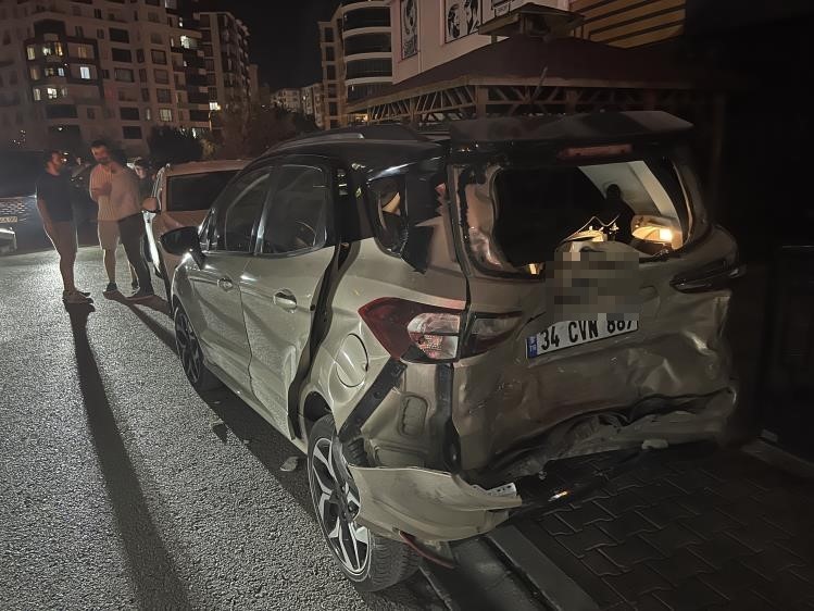 Niğde’de zincirleme kaza: 5 araca hasar veren sürücü olay yerinden kaçtı