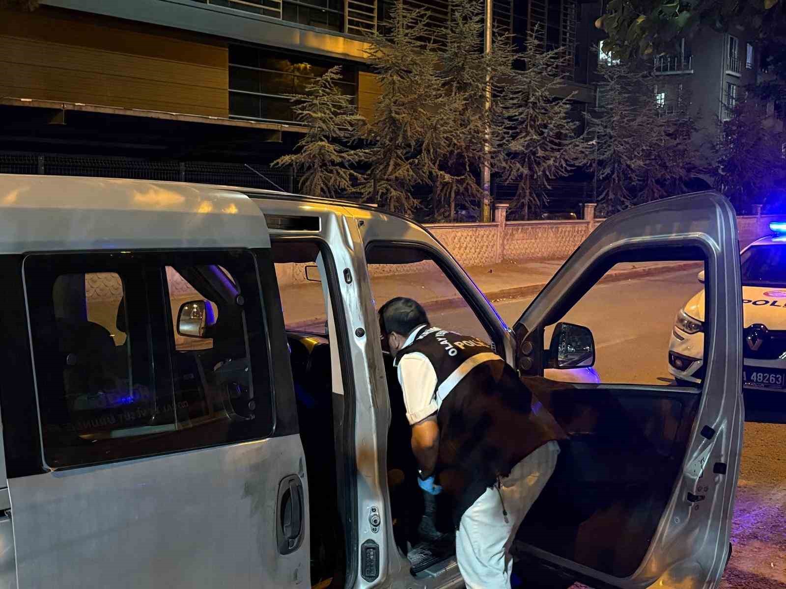 Otostopla aracına aldığı şahıslar tarafından bıçaklandı: 1 ağır yaralı