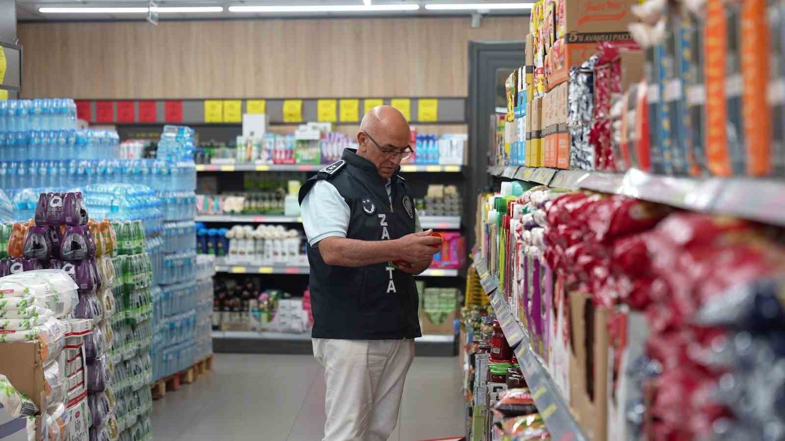 Maltepe’de ruhsatsız ve sağlıksız şartlarda faaliyet gösteren zincir market kapatıldı