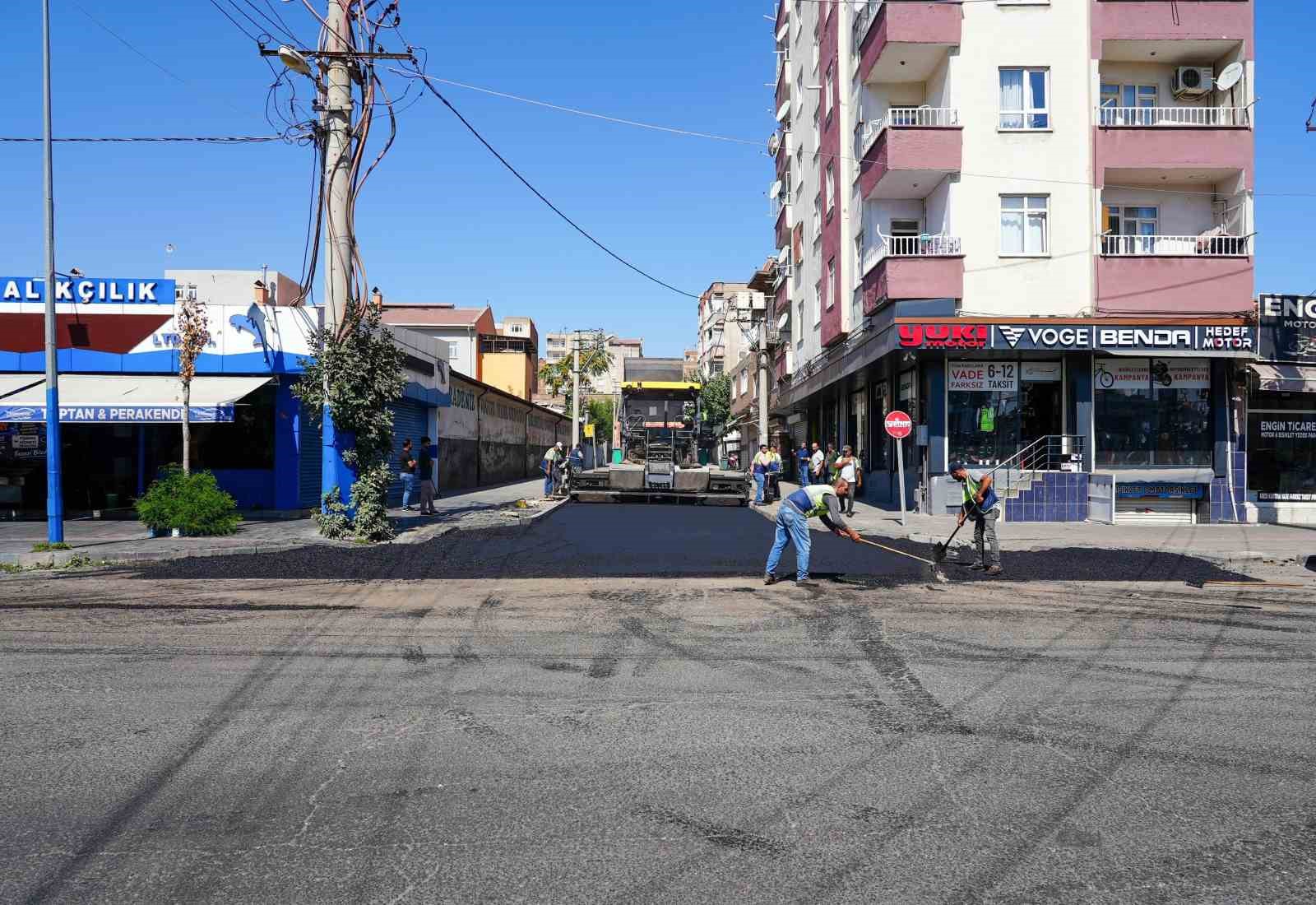 Bağlar’da 5 cadde sıcak asfaltla yenileniyor
