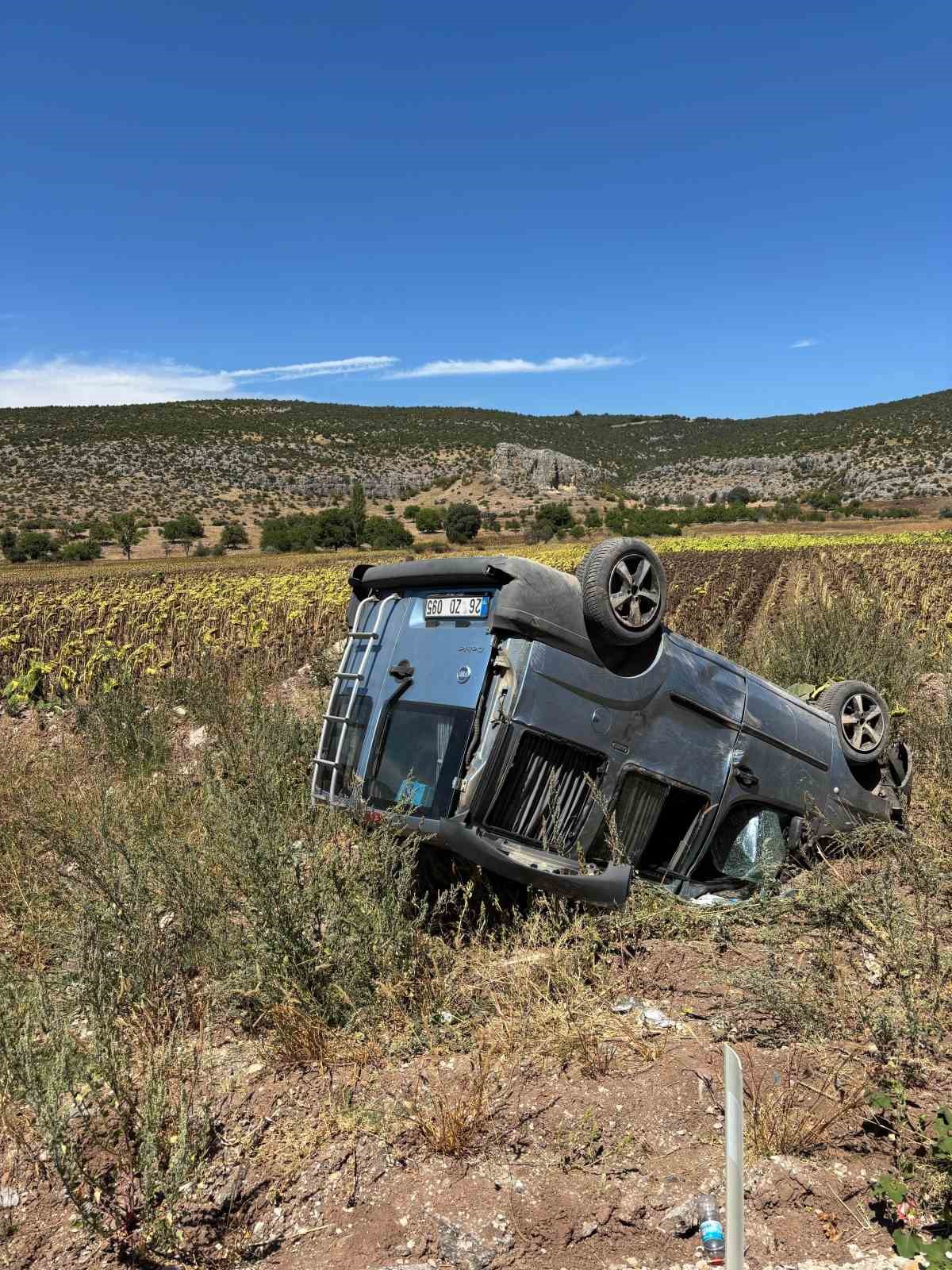 Bilecik’te seyir halinde kontrolden çıkan araç takla atarken, sürüsü yaralandı