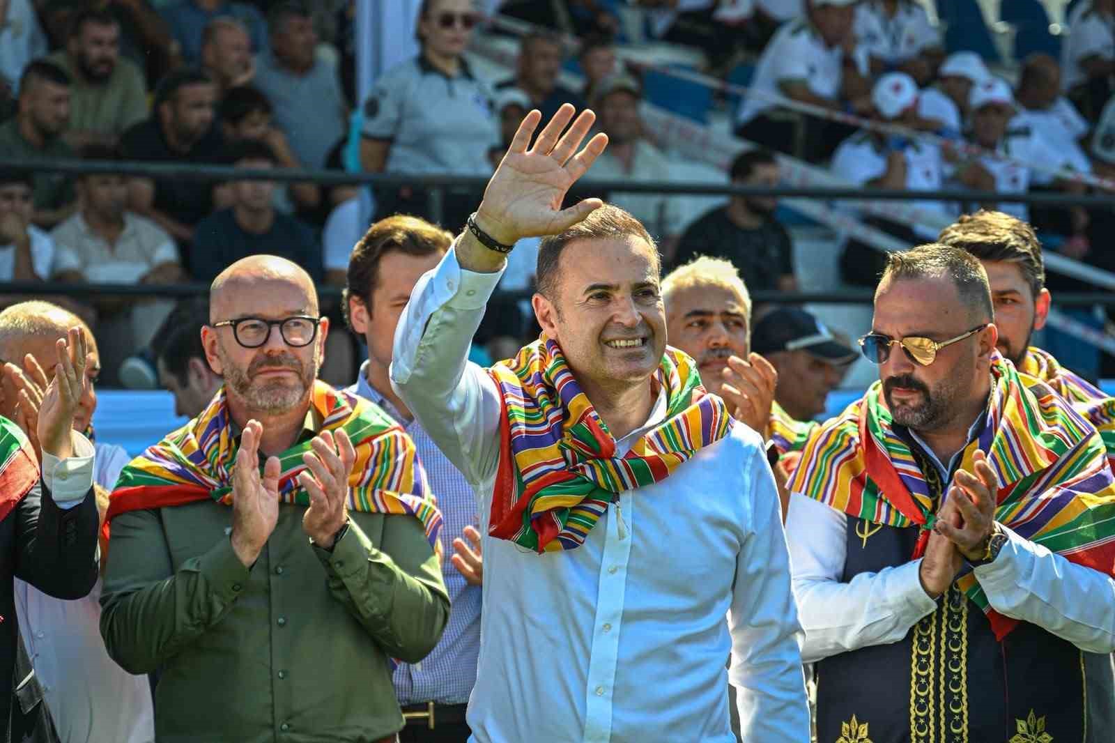 Geleneksel Kurtdereli Mehmet Pehlivan Yağlı Güreşleri’nin 1. günü kortejle sona erdi